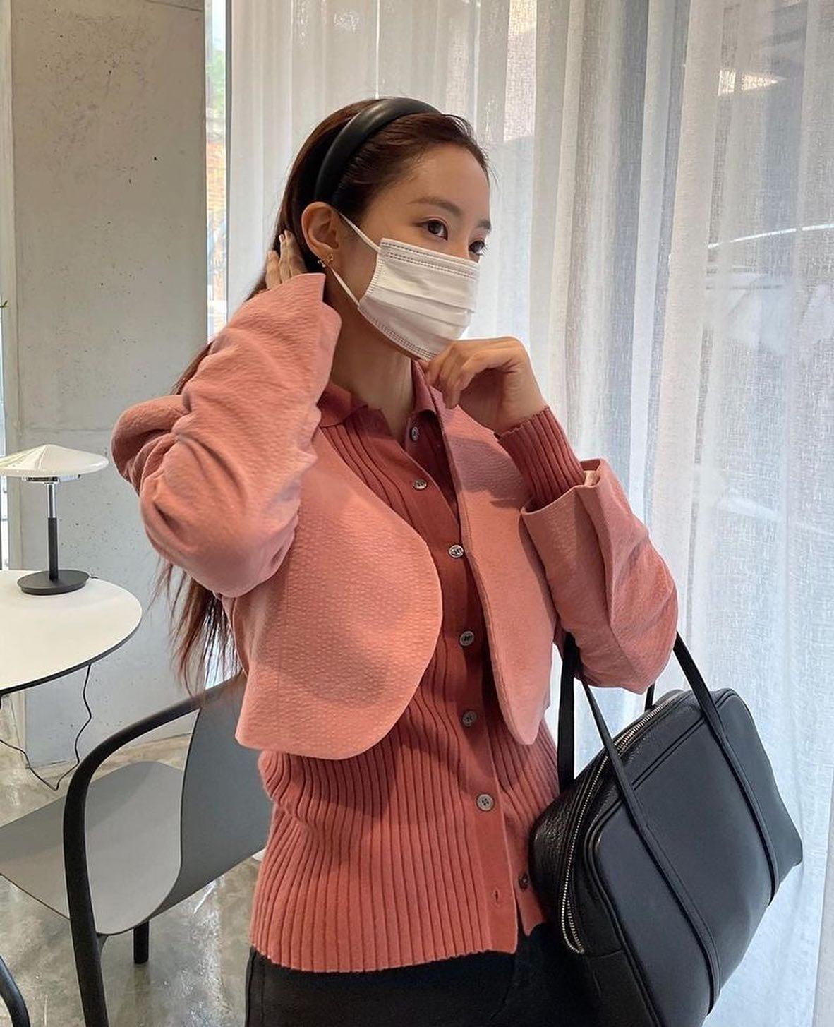 효민언니 구도로 인생샷 건지기💖 이미지