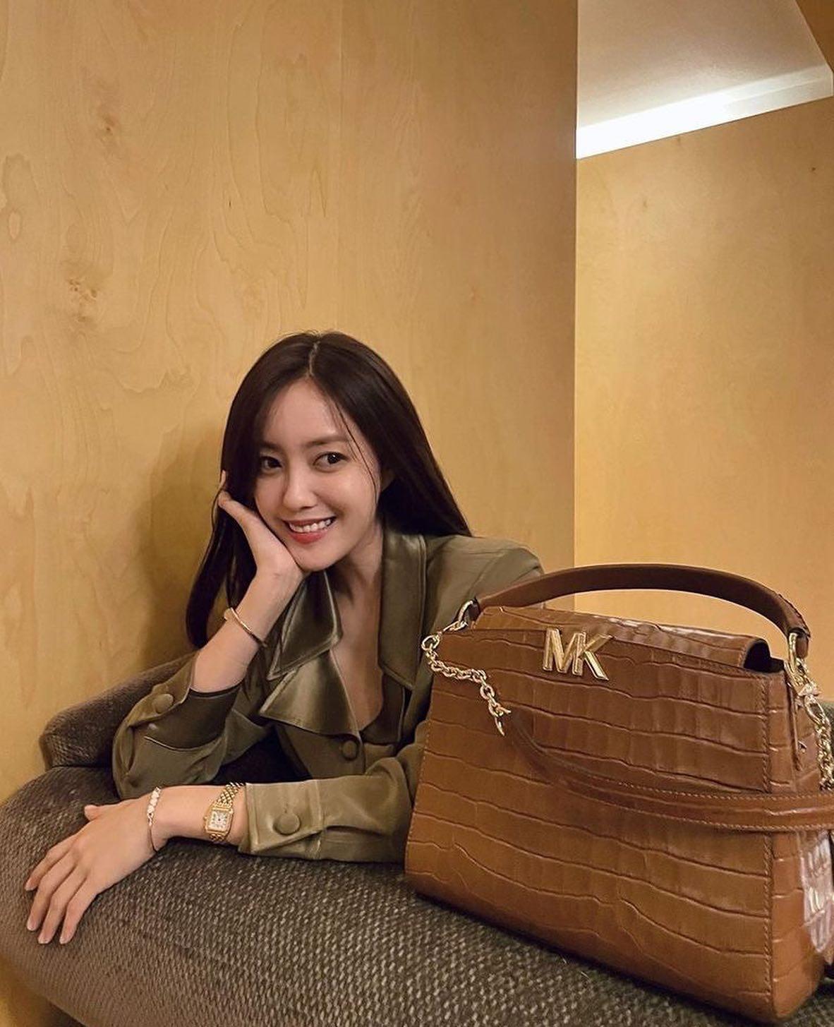 효민언니 구도로 인생샷 건지기💖 이미지5