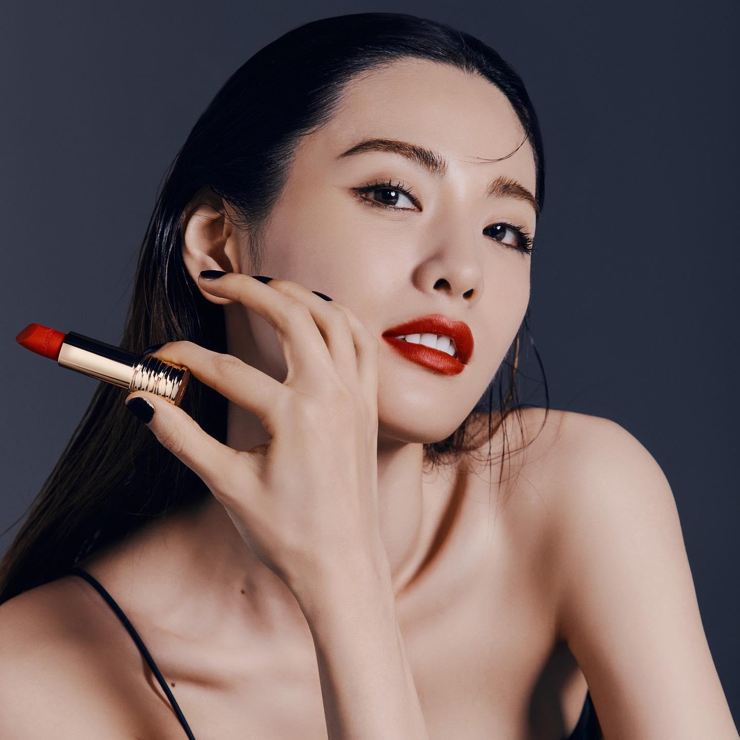 가을 예쁨 ❤️ 나나 x 랑콤
깨끗하고 화사한 피부톤에 볼드한 레드 립스틱💄💋#광고 #랑콤 이미지4