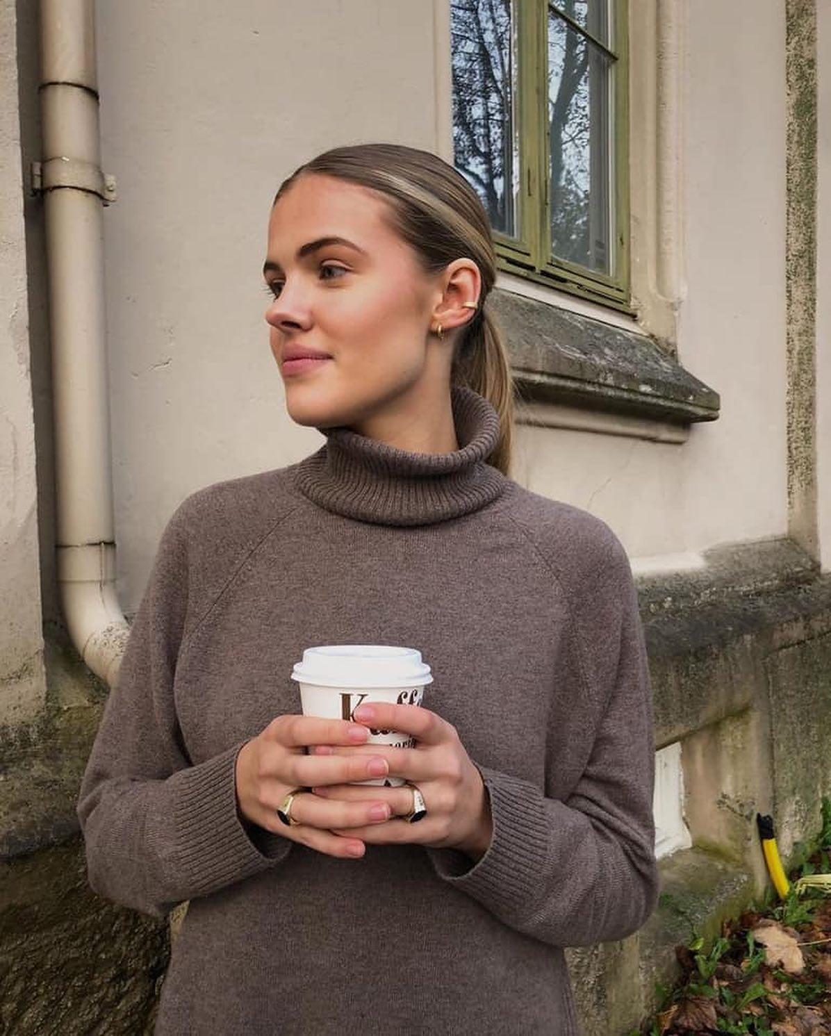 쌀쌀할 땐 목폴라 입기👍🏻🤎 이미지4