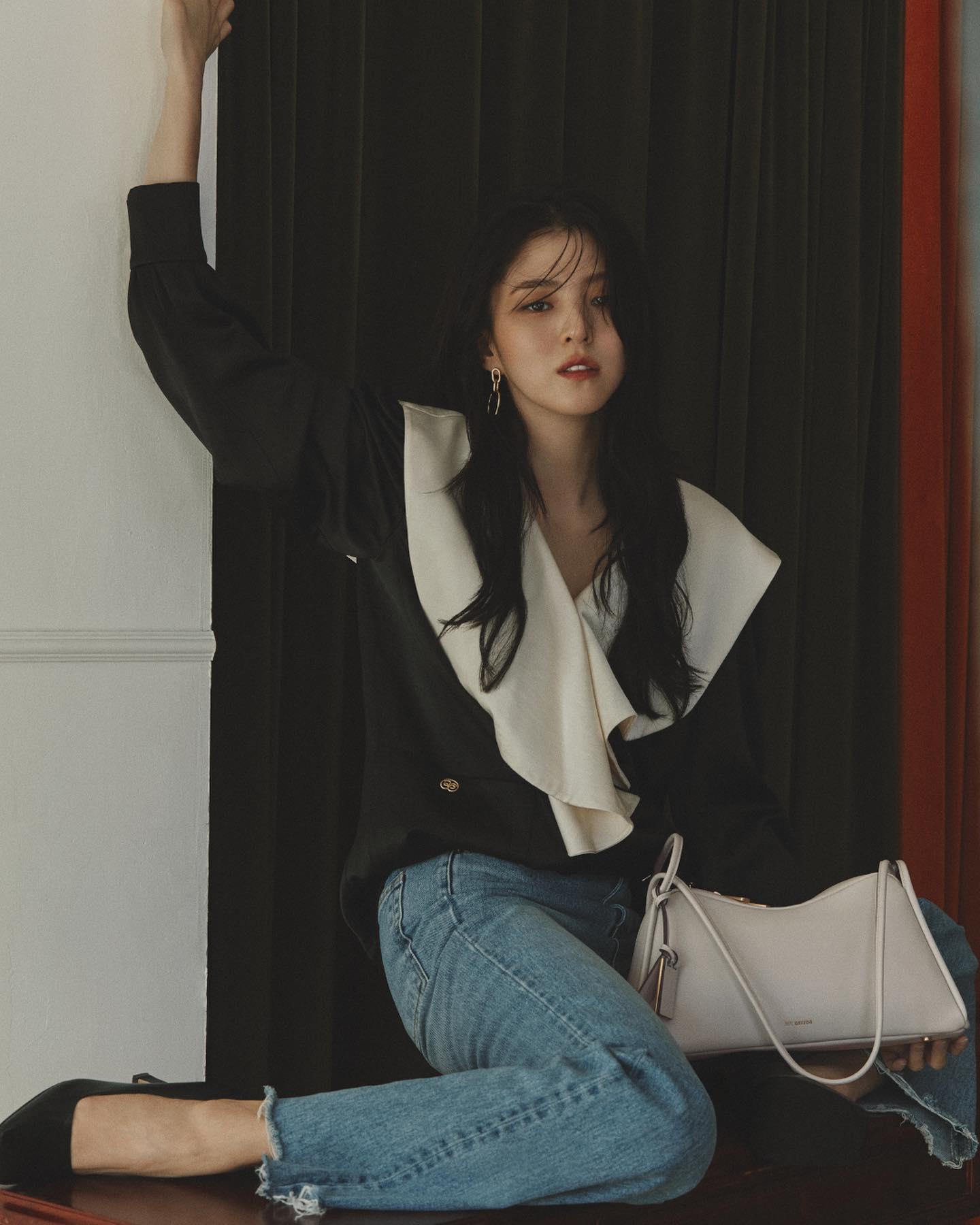 한소희 언니🤎💛가을가방 다했음 이미지