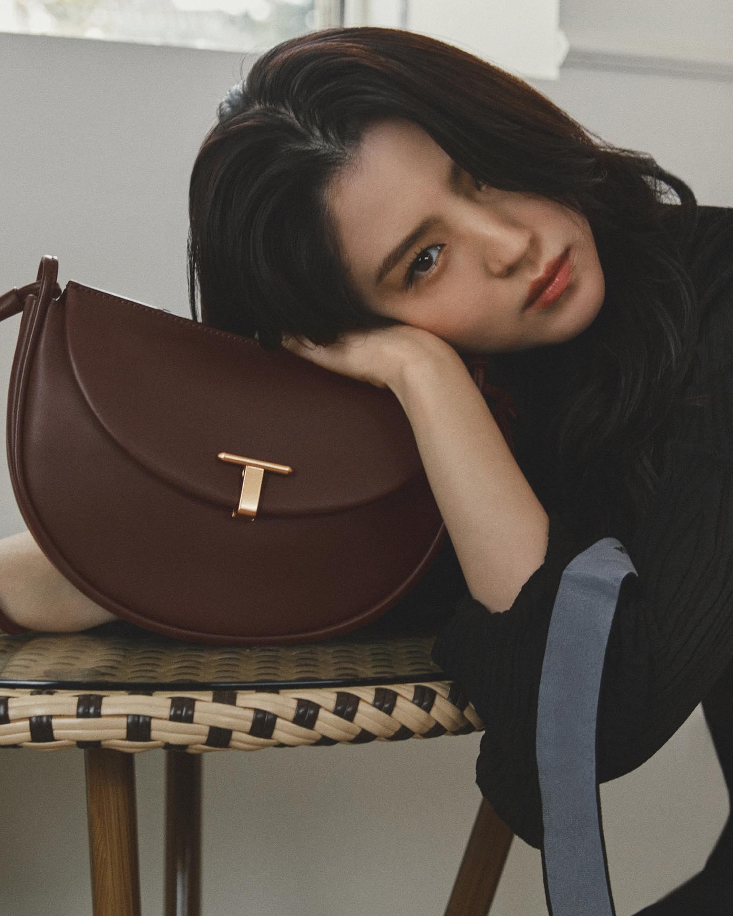 한소희 언니🤎💛가을가방 다했음 이미지10