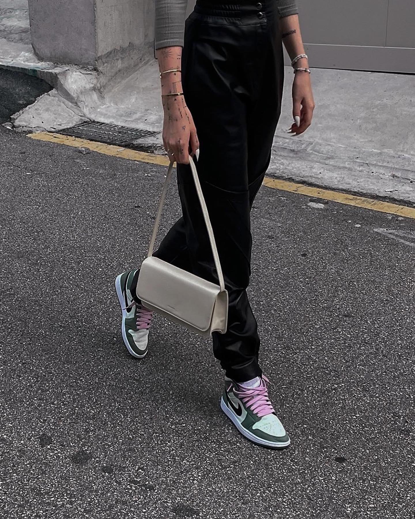 어느 코디룩에든 좋은🥖🧡패티백 이미지8
