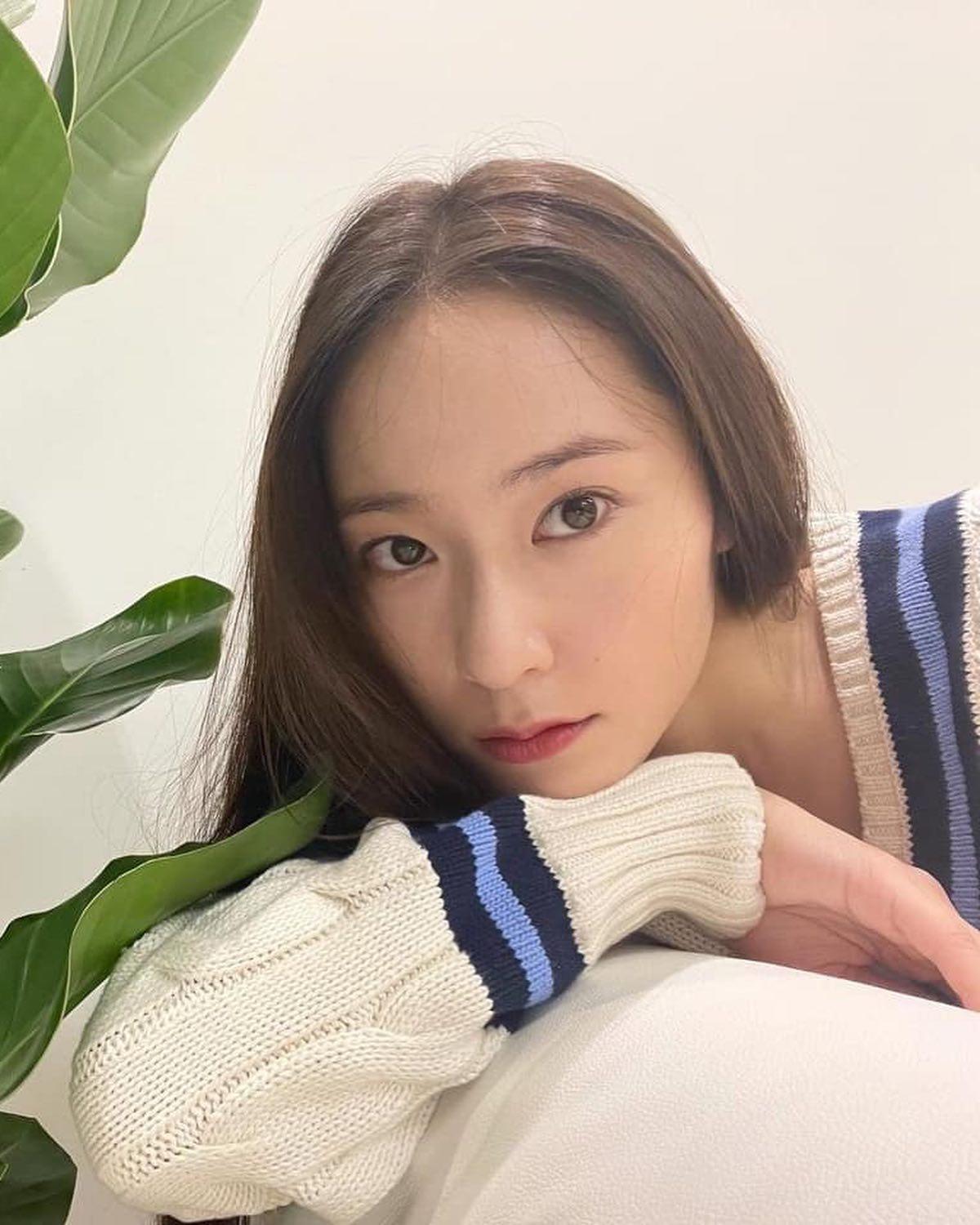 크리스탈 사복패션 매력💚💎 이미지