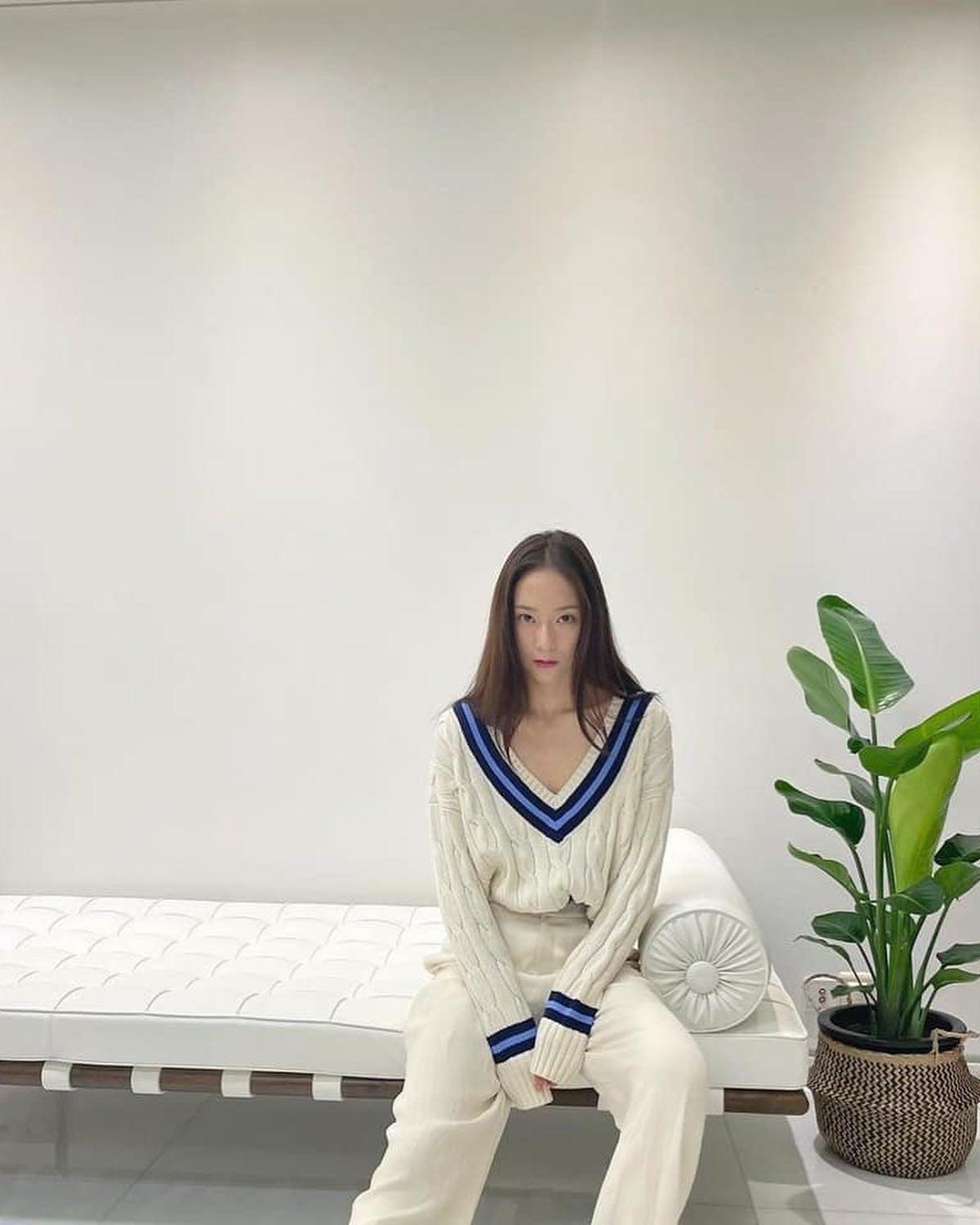 크리스탈 사복패션 매력💚💎 이미지8