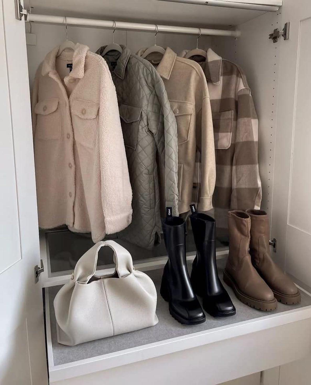 옷장 정리가 필요해✂️🧥👢 이미지1