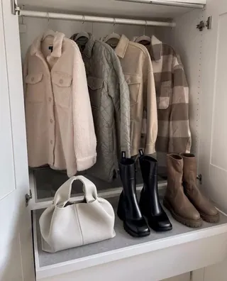 옷장 정리가 필요해✂️🧥👢 이미지