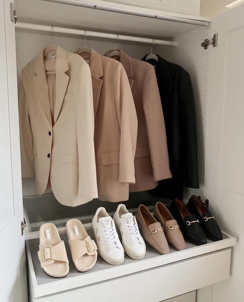 옷장 정리가 필요해✂️🧥👢 이미지2