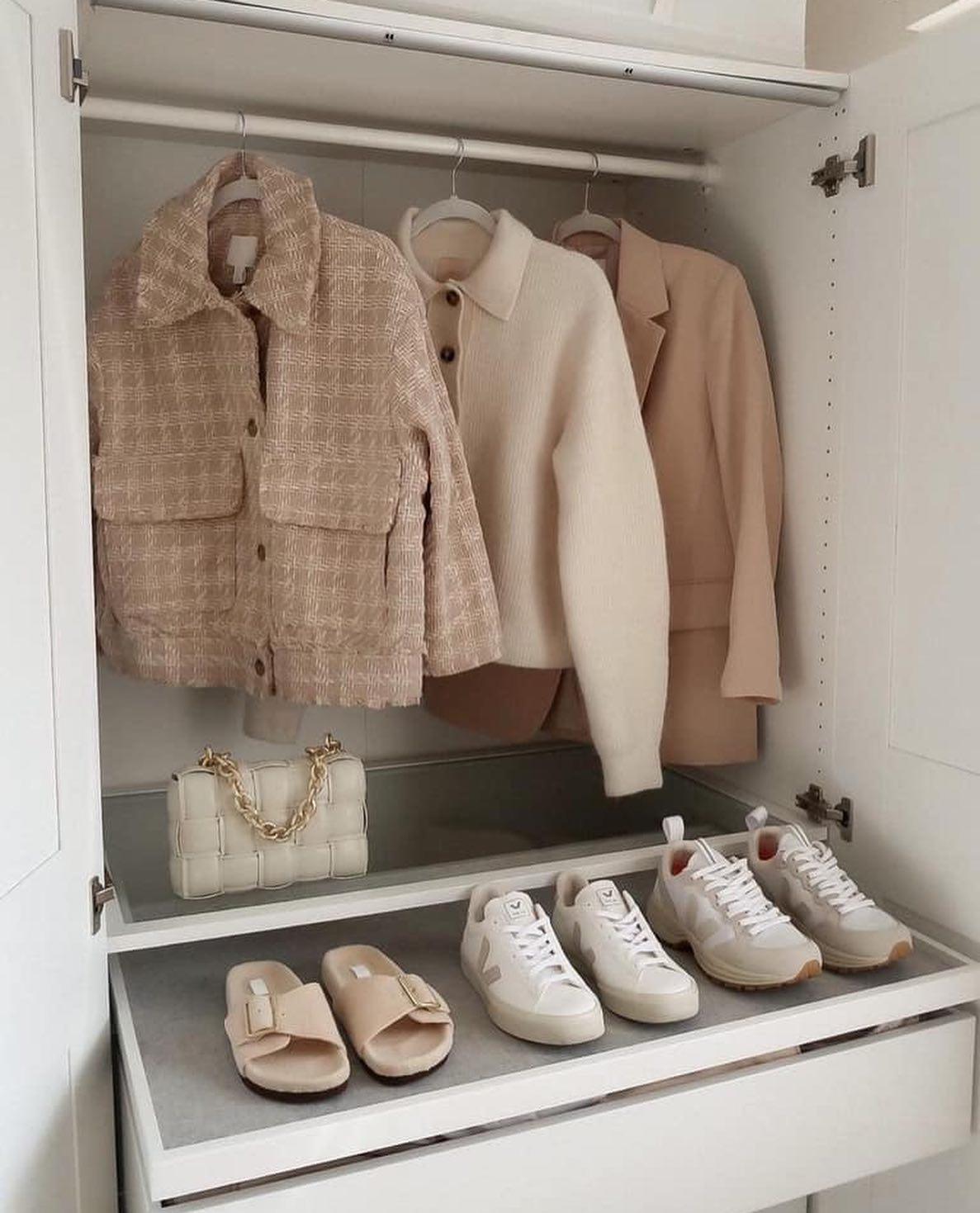 옷장 정리가 필요해✂️🧥👢 이미지3