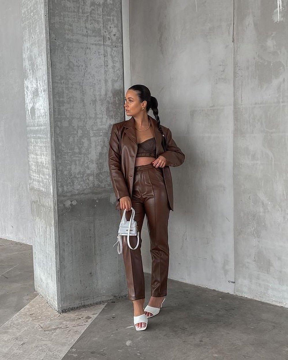 멋진 가죽수트 언니들😎🤎 이미지5