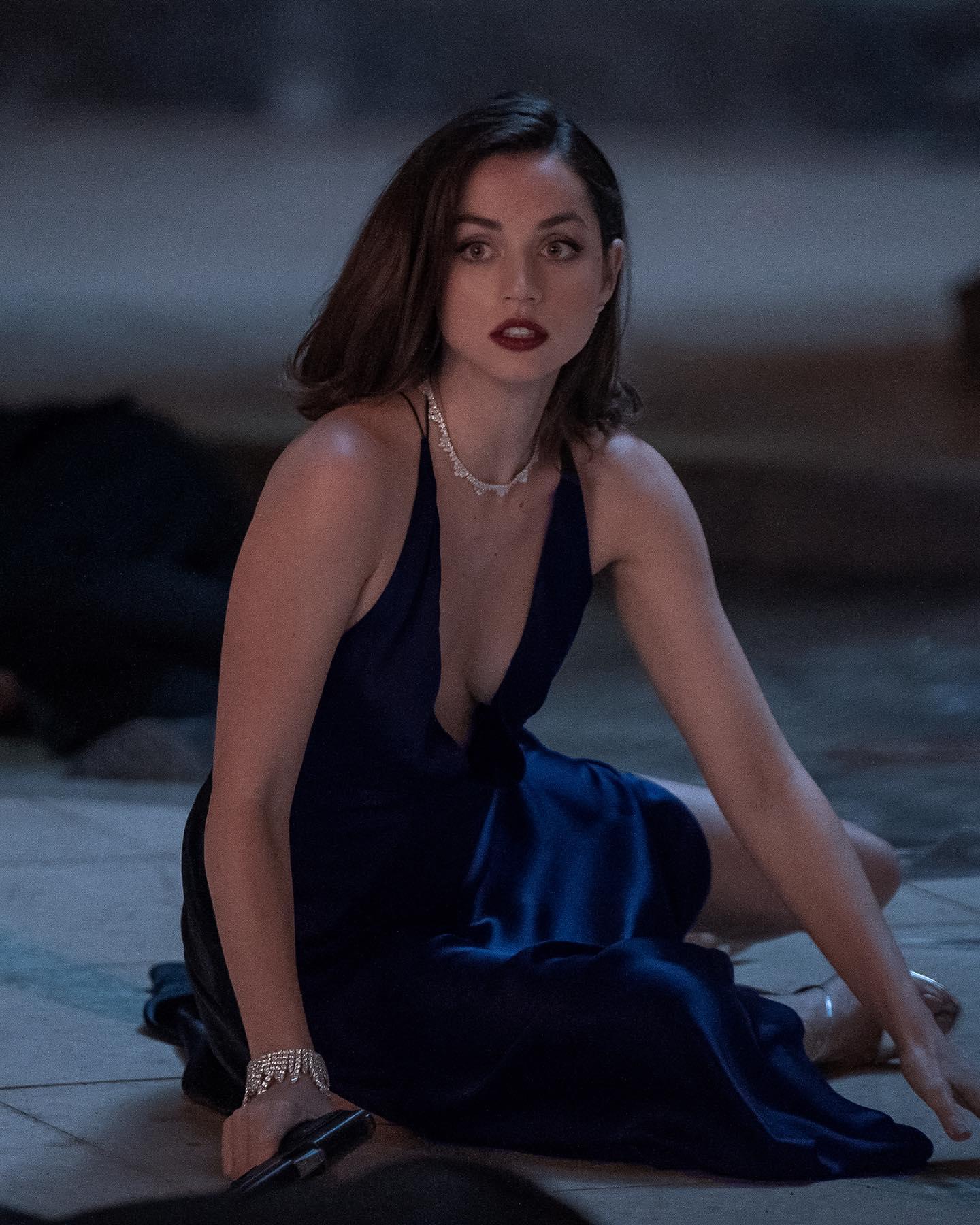 007 속 본드걸 x 쇼파드💋🖤
아나 디 아르마스 팜므파탈💎🔥하이 & 골든하트 주얼리 #광고 이미지4