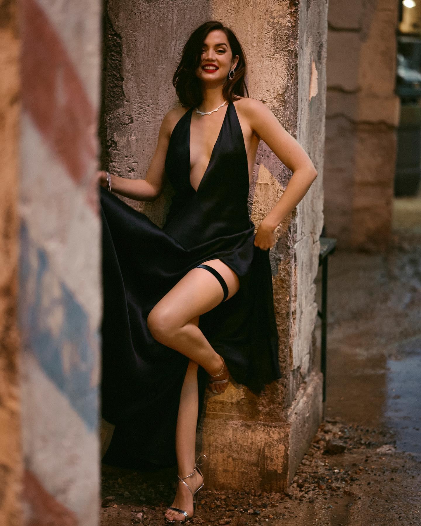 007 속 본드걸 x 쇼파드💋🖤
아나 디 아르마스 팜므파탈💎🔥하이 & 골든하트 주얼리 #광고 이미지6