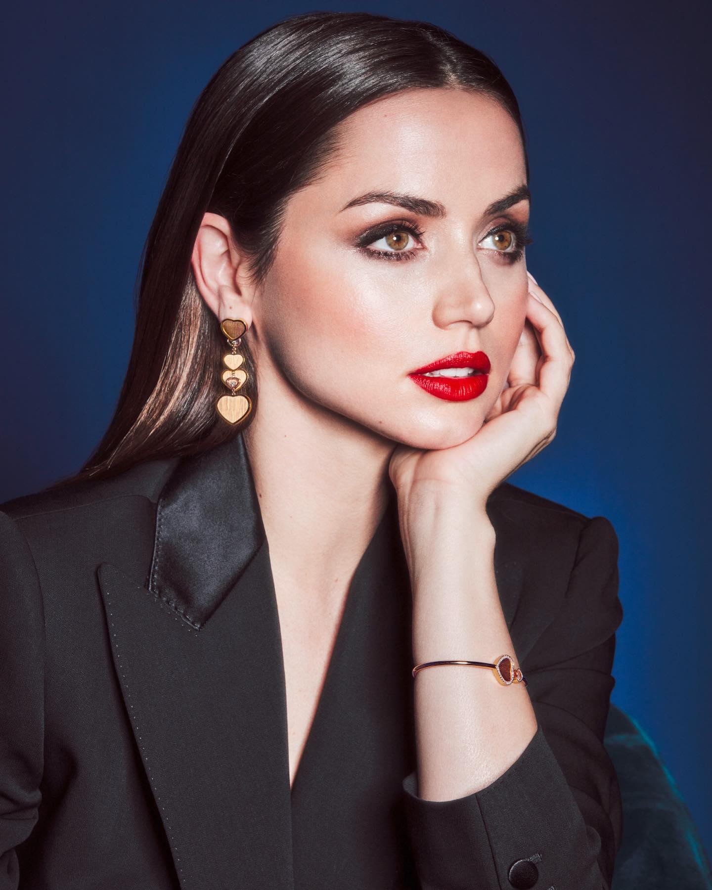 007 속 본드걸 x 쇼파드💋🖤
아나 디 아르마스 팜므파탈💎🔥하이 & 골든하트 주얼리 #광고 이미지7