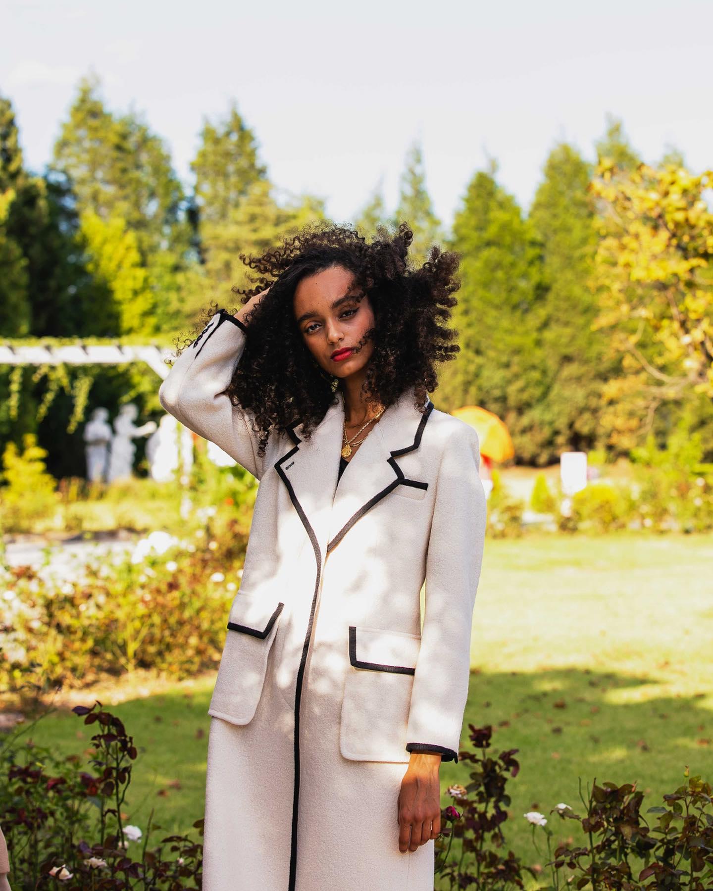 황영롱의 YL HWANG 런칭⛲️❤️
블핑, 수지, 김태희 등이 선택한 디자이너의 감각 21FW💎 #광고 이미지4