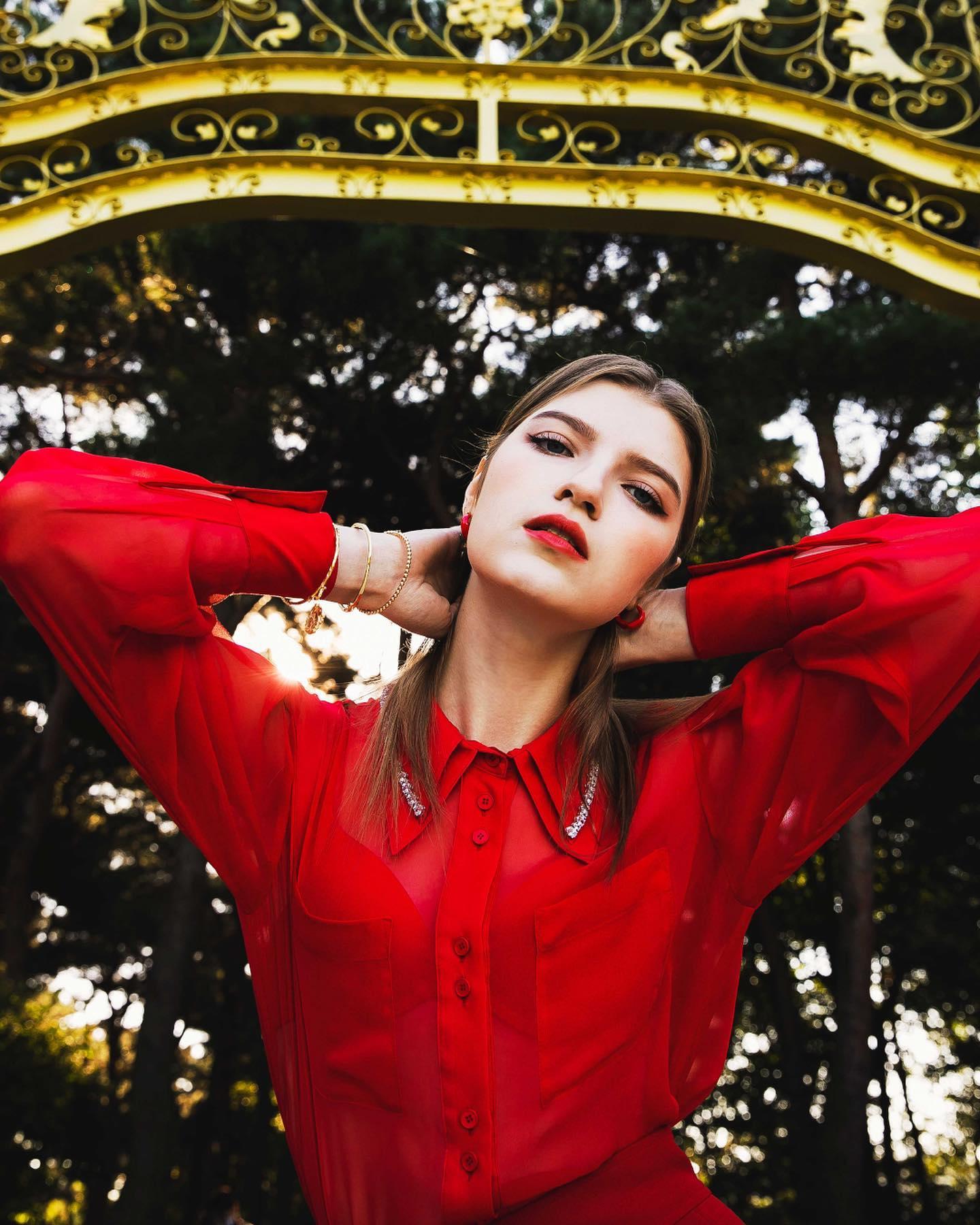 황영롱의 YL HWANG 런칭⛲️❤️
블핑, 수지, 김태희 등이 선택한 디자이너의 감각 21FW💎 #광고 이미지5