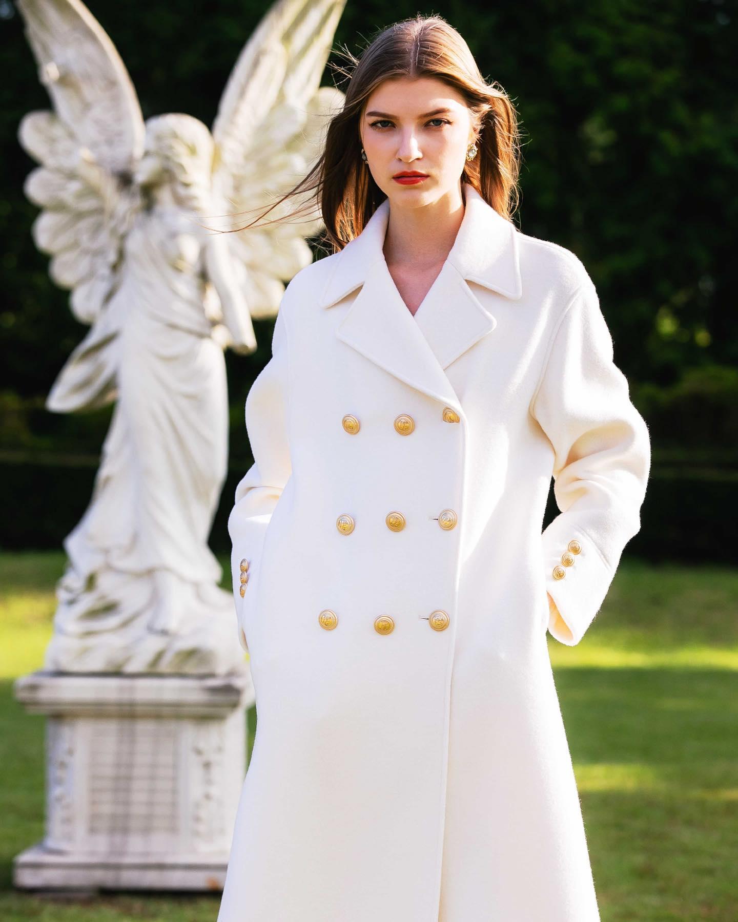 황영롱의 YL HWANG 런칭⛲️❤️
블핑, 수지, 김태희 등이 선택한 디자이너의 감각 21FW💎 #광고 이미지7