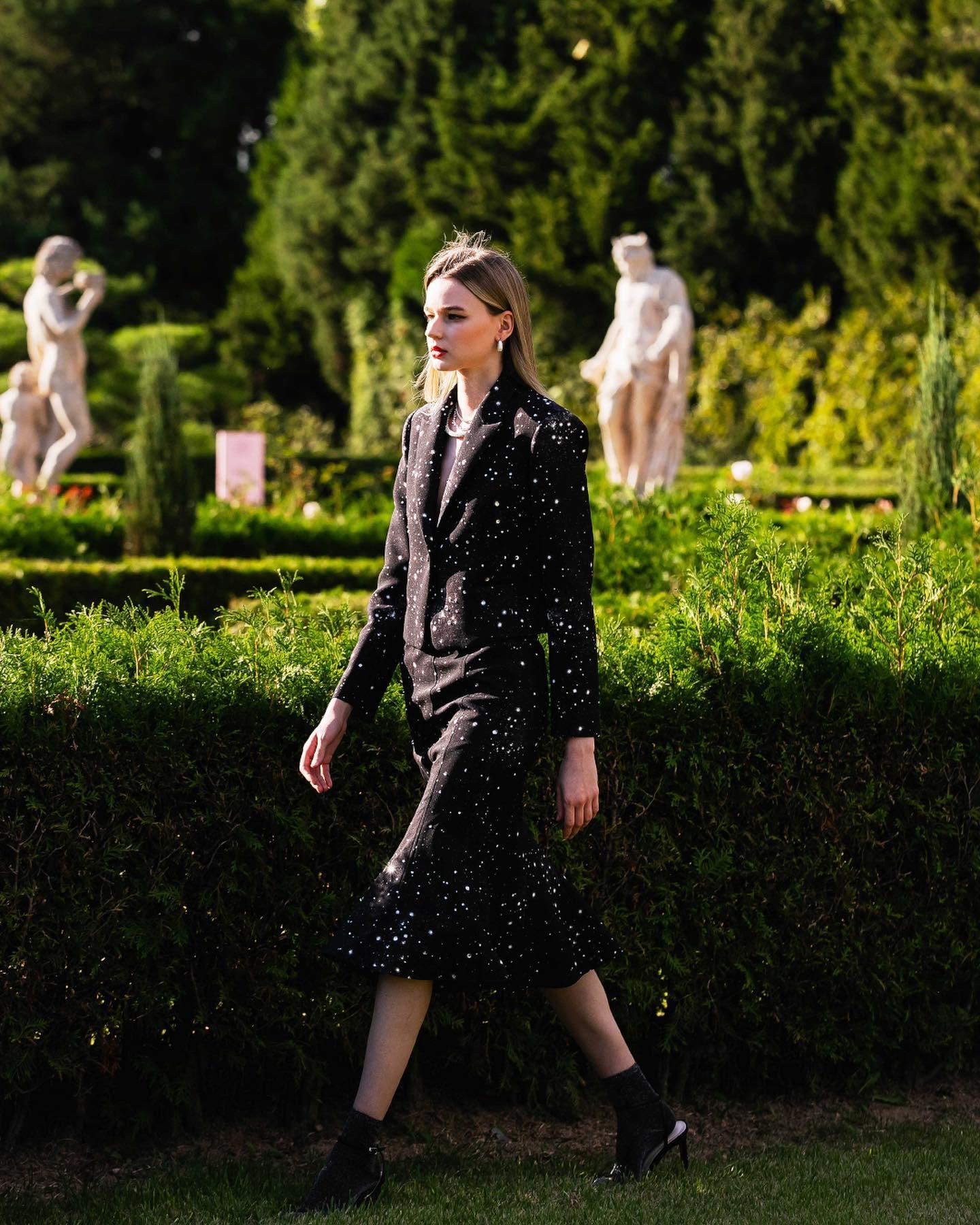 황영롱의 YL HWANG 런칭⛲️❤️
블핑, 수지, 김태희 등이 선택한 디자이너의 감각 21FW💎 #광고 이미지9