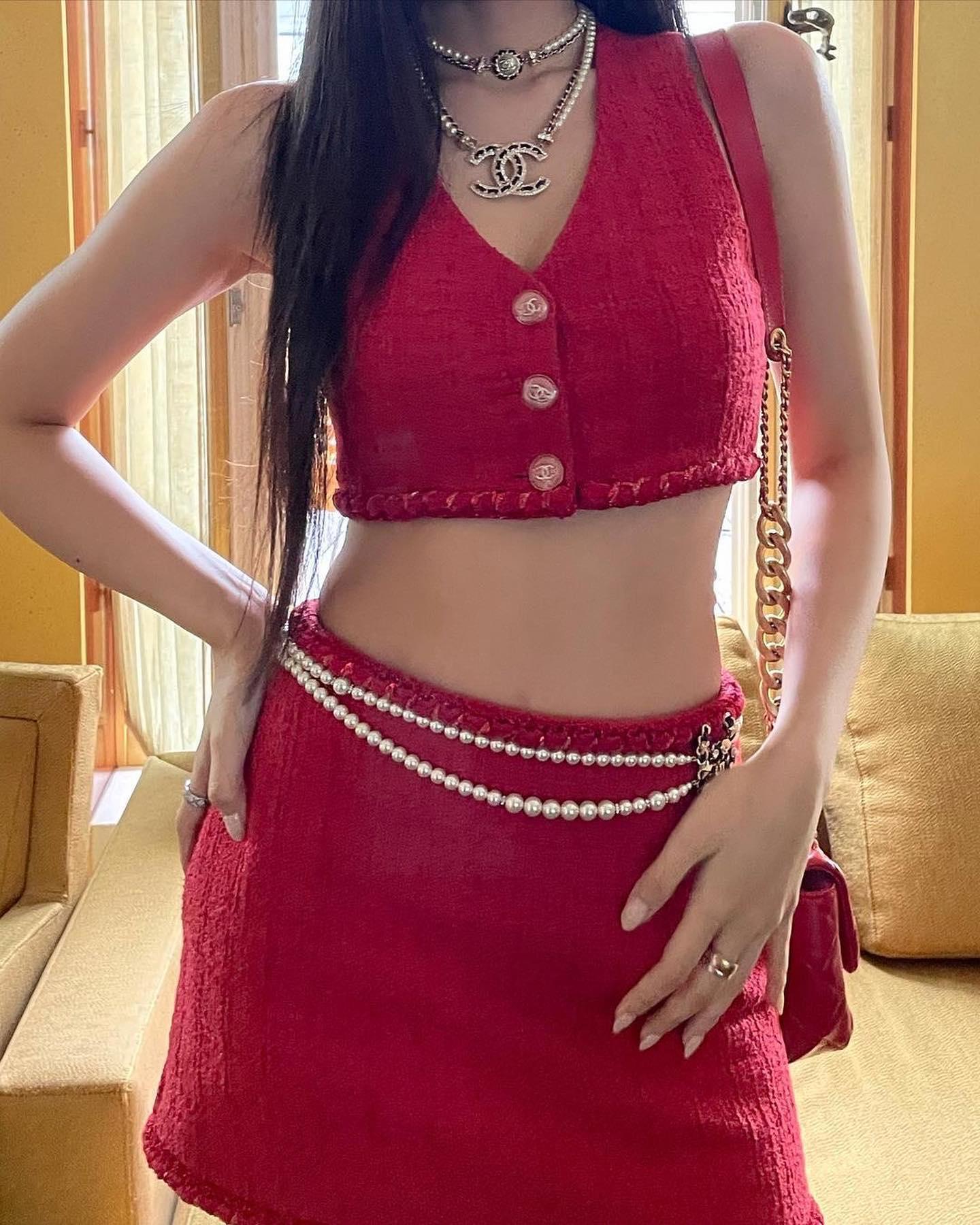 레드력 샤넬 제니♥️💛 이미지3