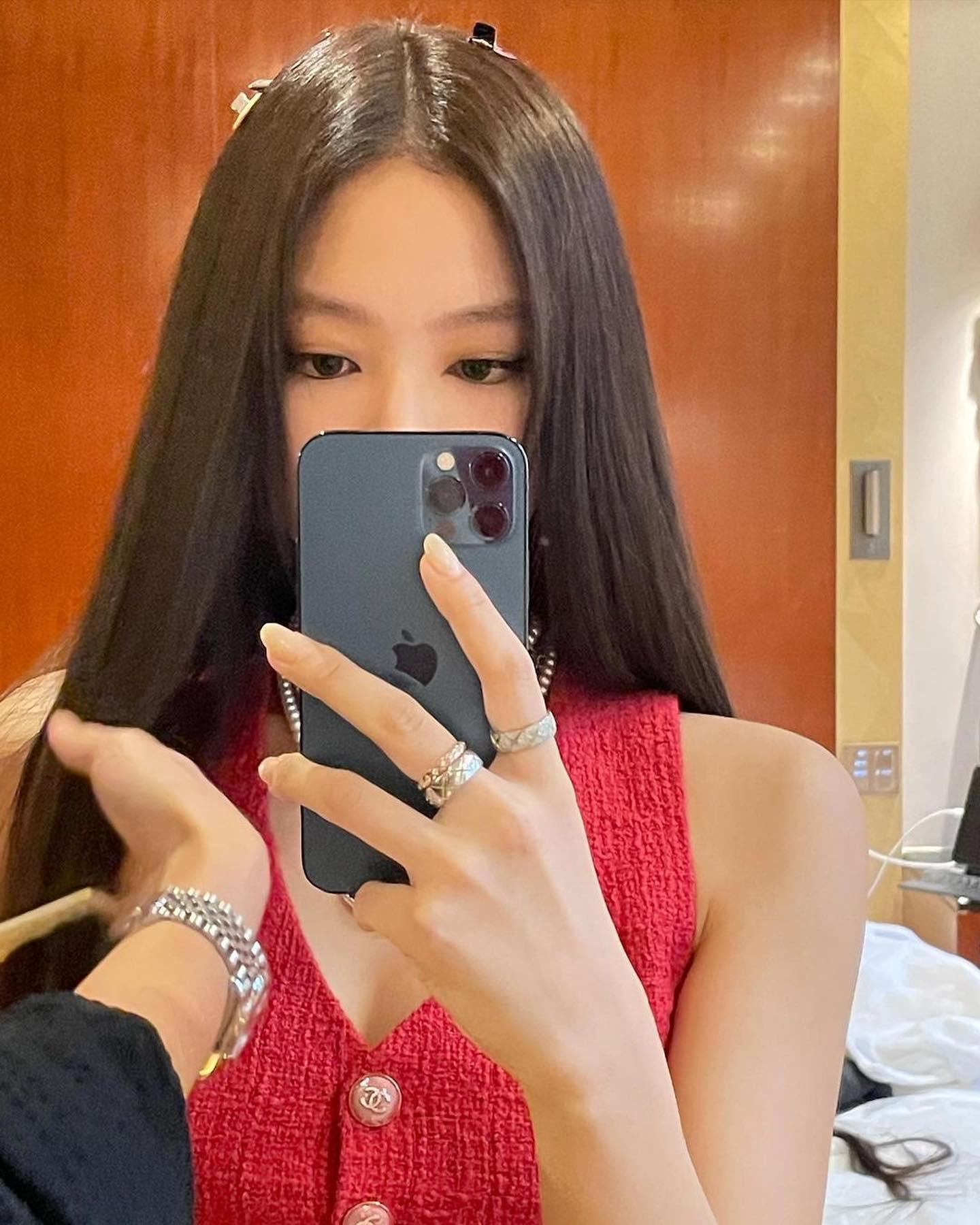 레드력 샤넬 제니♥️💛 이미지7