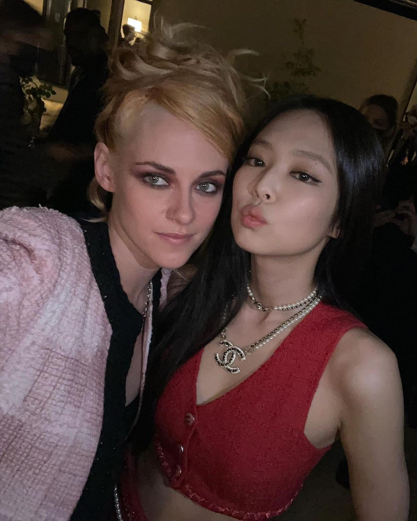 레드력 샤넬 제니♥️💛 이미지10