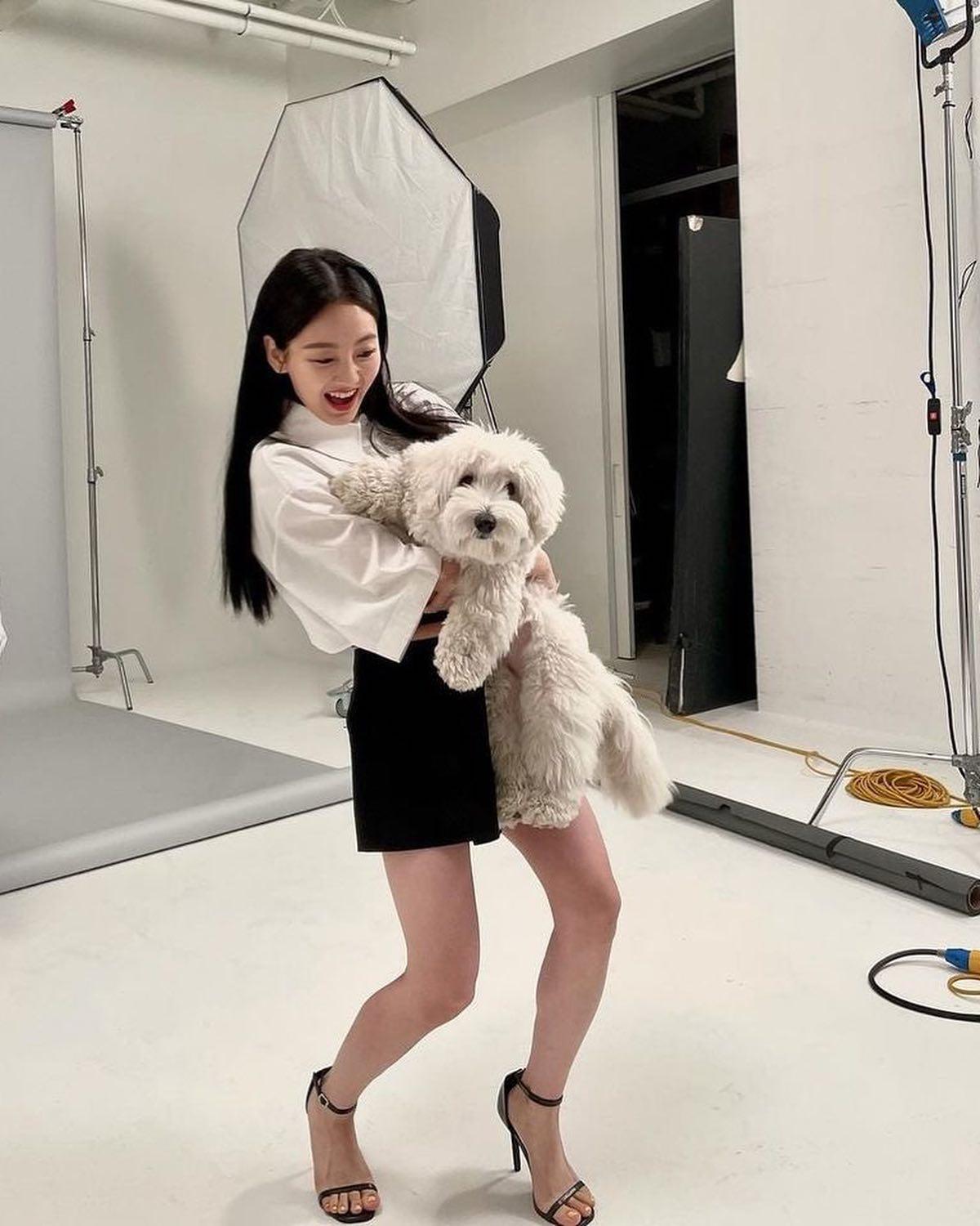 만능미모 조이현의 청순무드✨🖤 이미지3