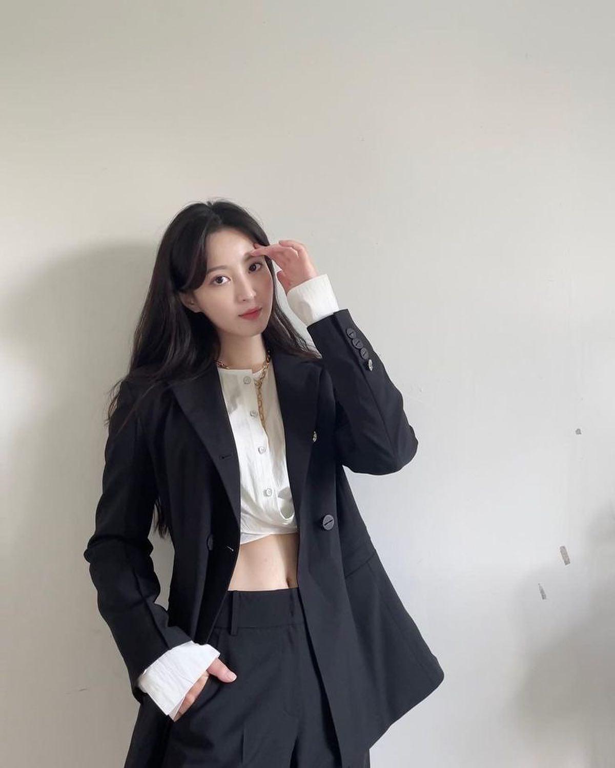 정혜성의 돋보이는 스타일 센스👩🏻‍🏫 이미지6