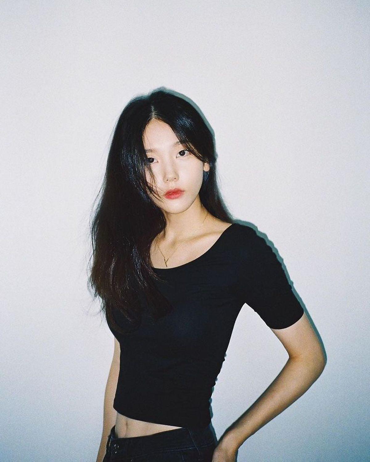 검은티 한장도 힙하는 심소영🖤 이미지