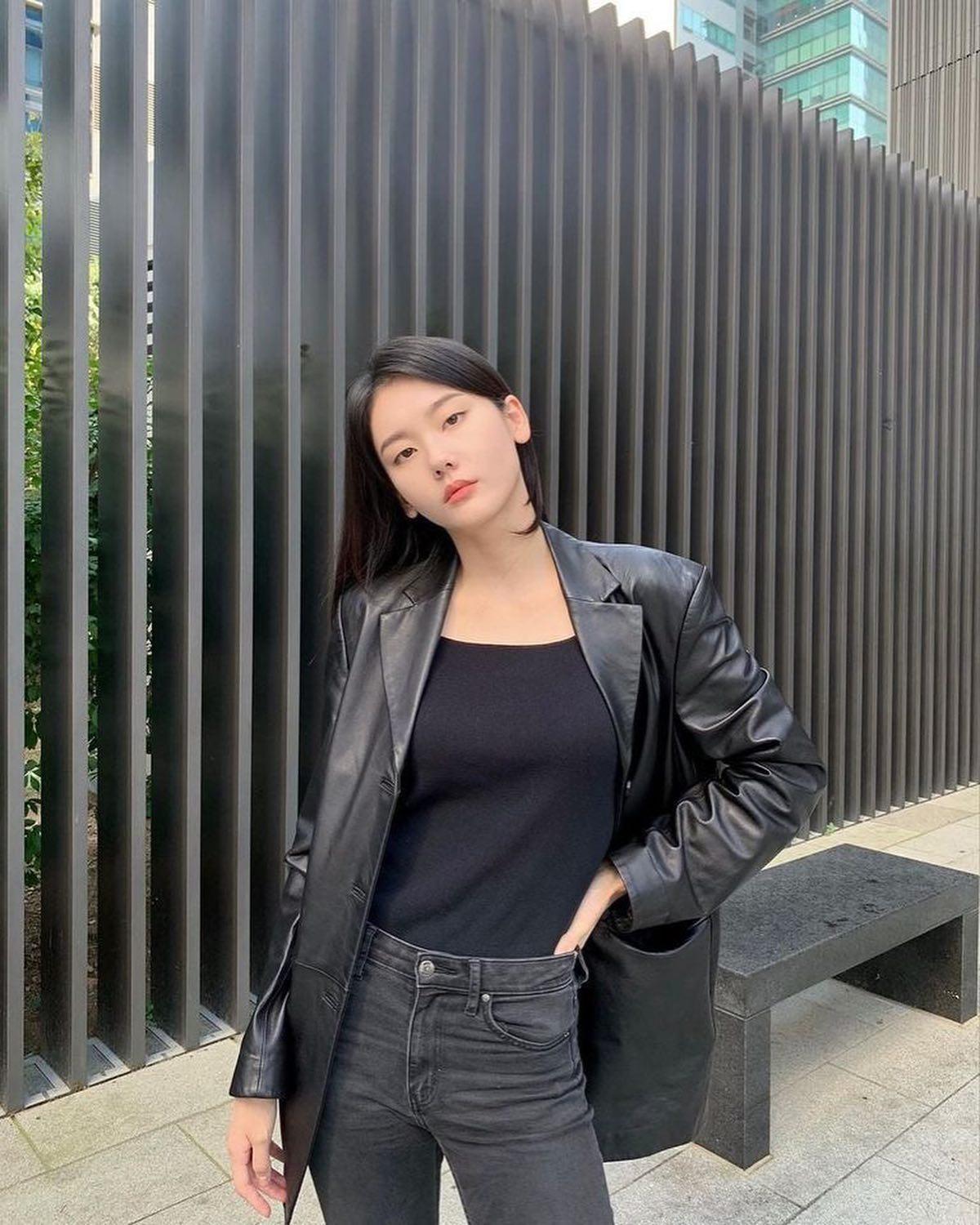 검은티 한장도 힙하는 심소영🖤 이미지5