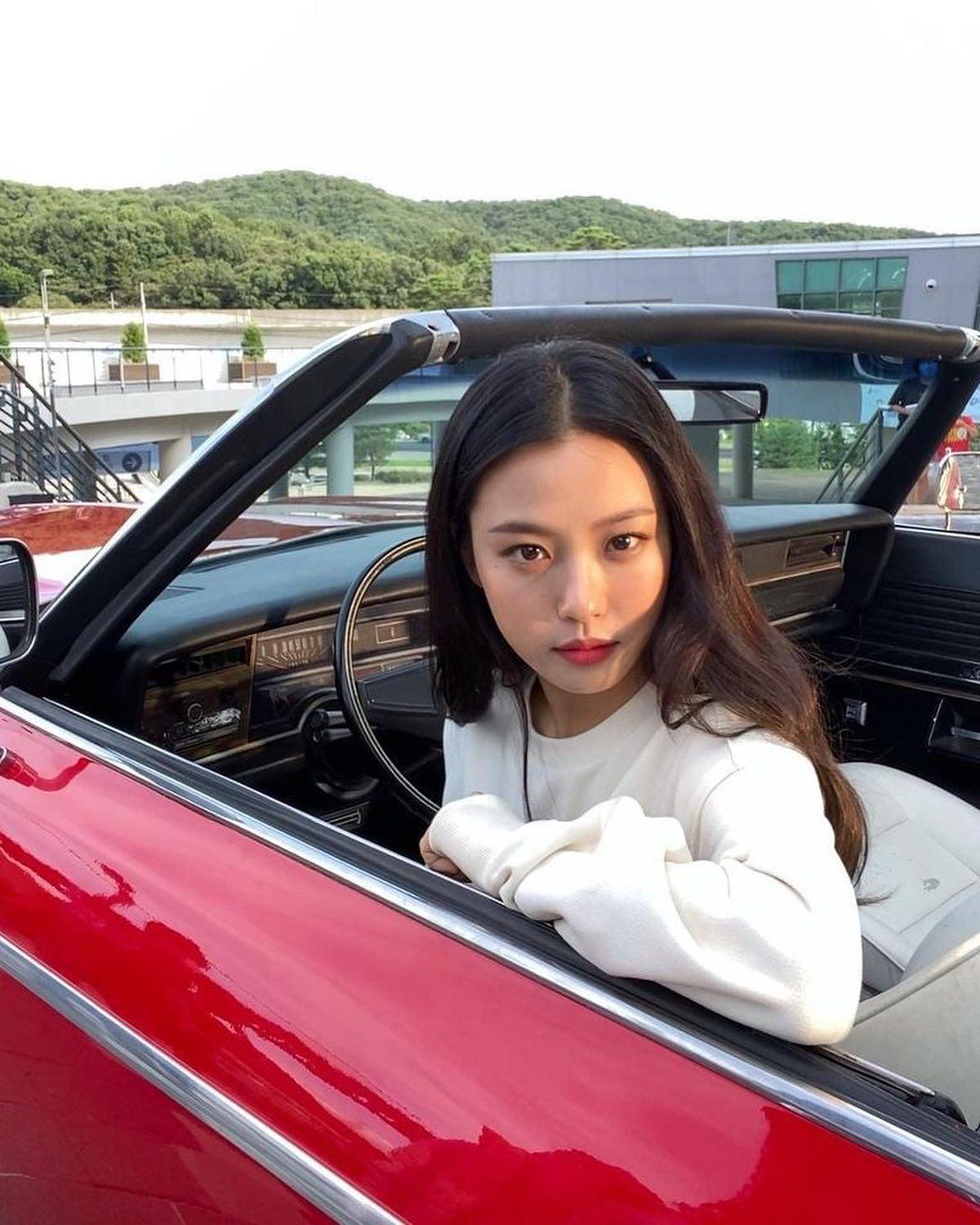 고민시의 새초롬한 사랑스러움🍒 이미지2