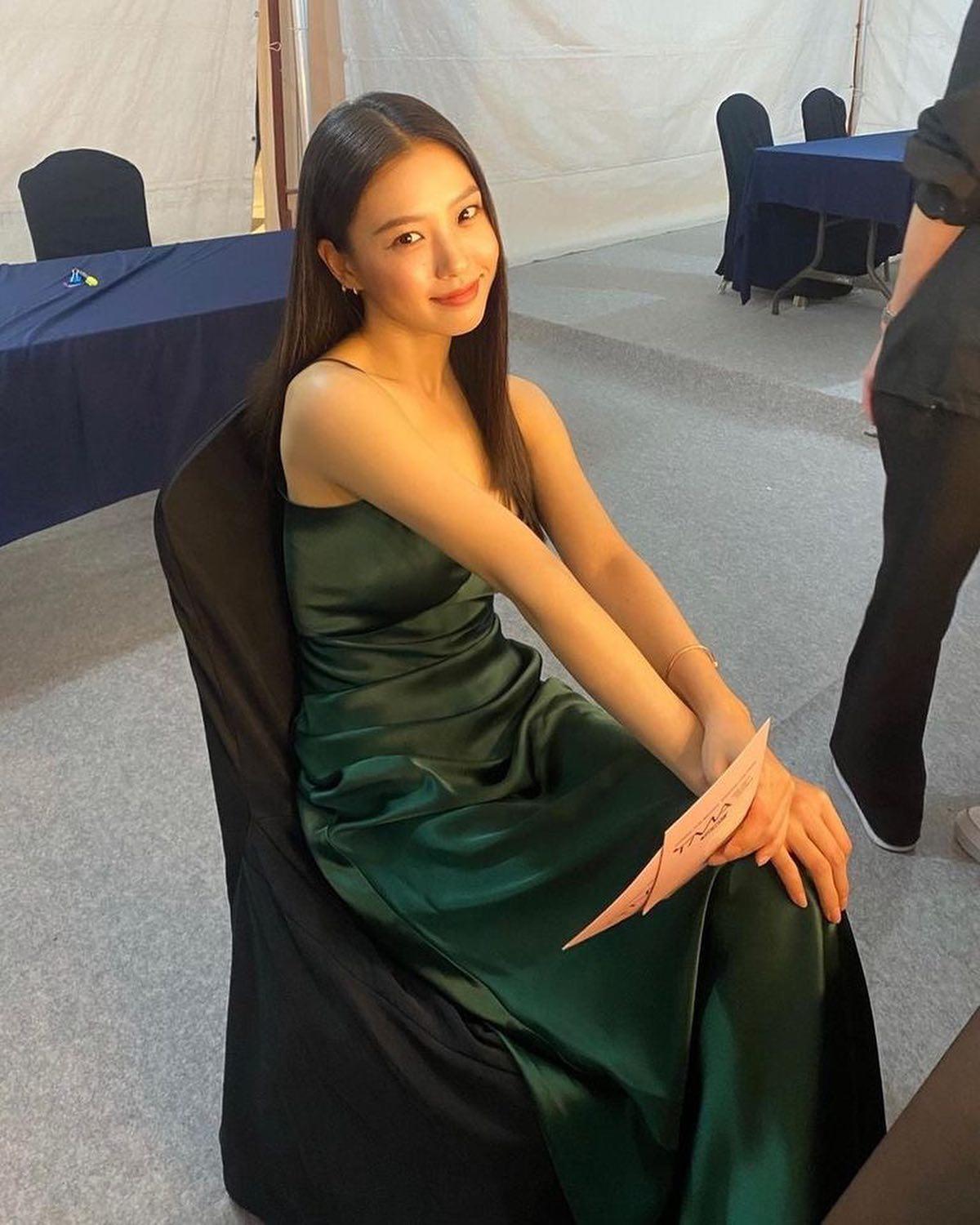 고민시의 새초롬한 사랑스러움🍒 이미지4