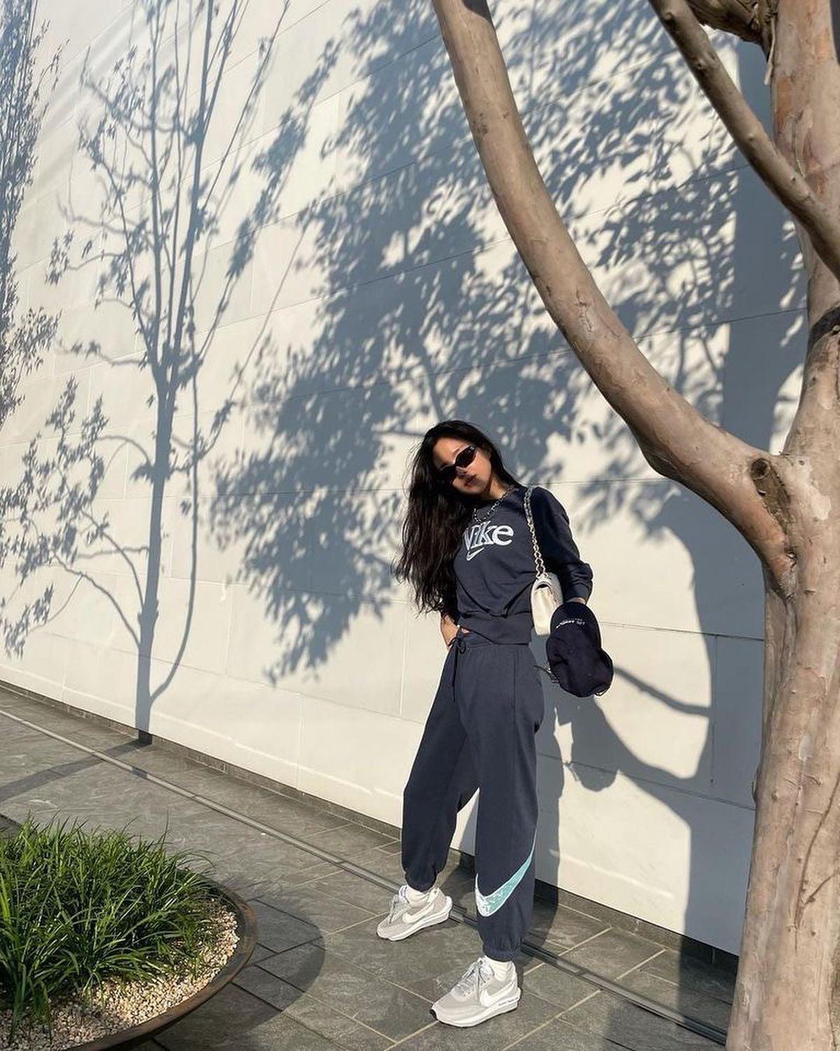 손나은의 드레스에서 츄리닝까지🖤 이미지4