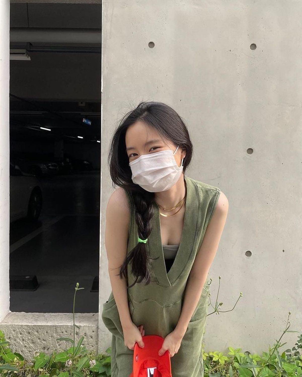 손나은의 드레스에서 츄리닝까지🖤 이미지5