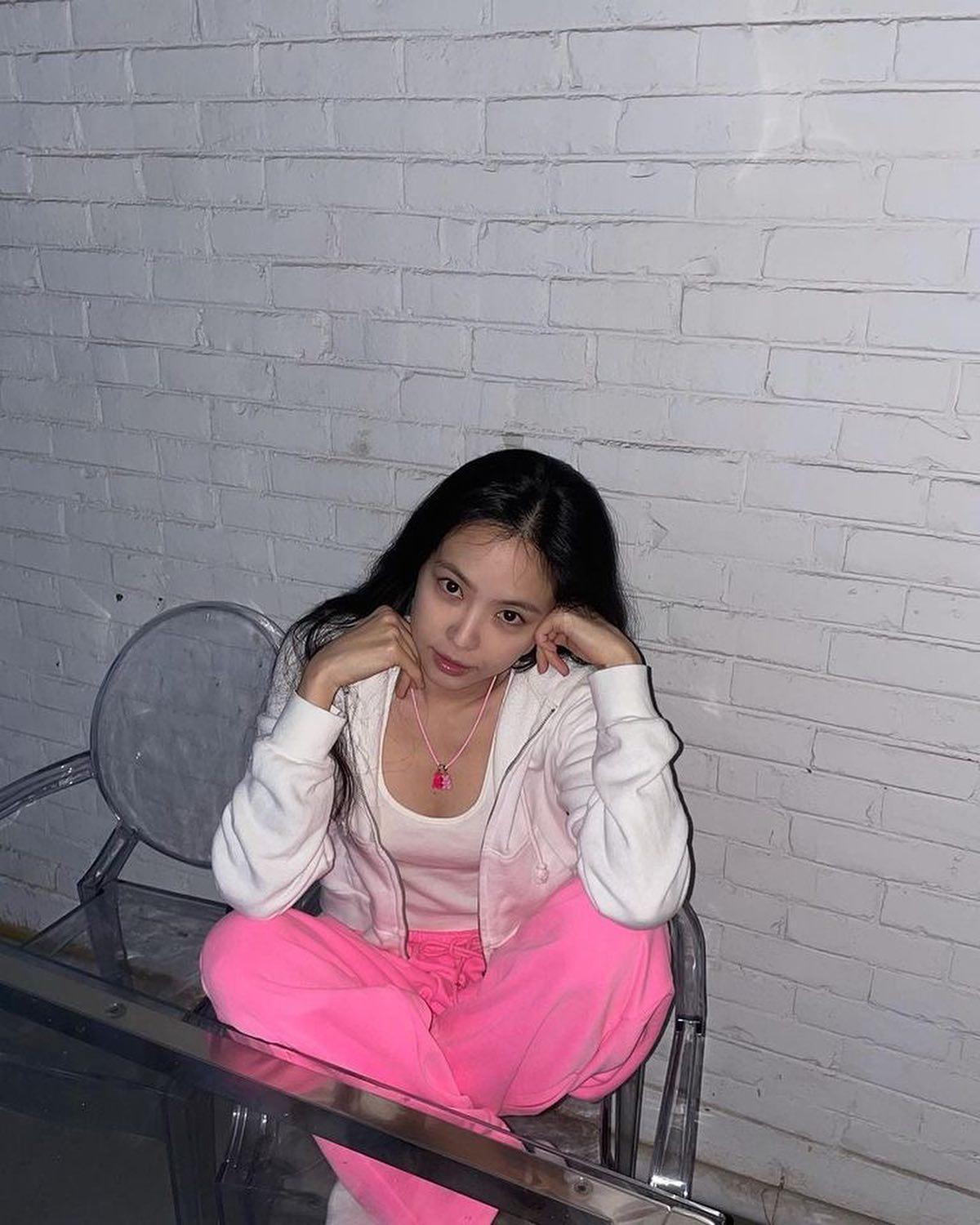 손나은의 드레스에서 츄리닝까지🖤 이미지6