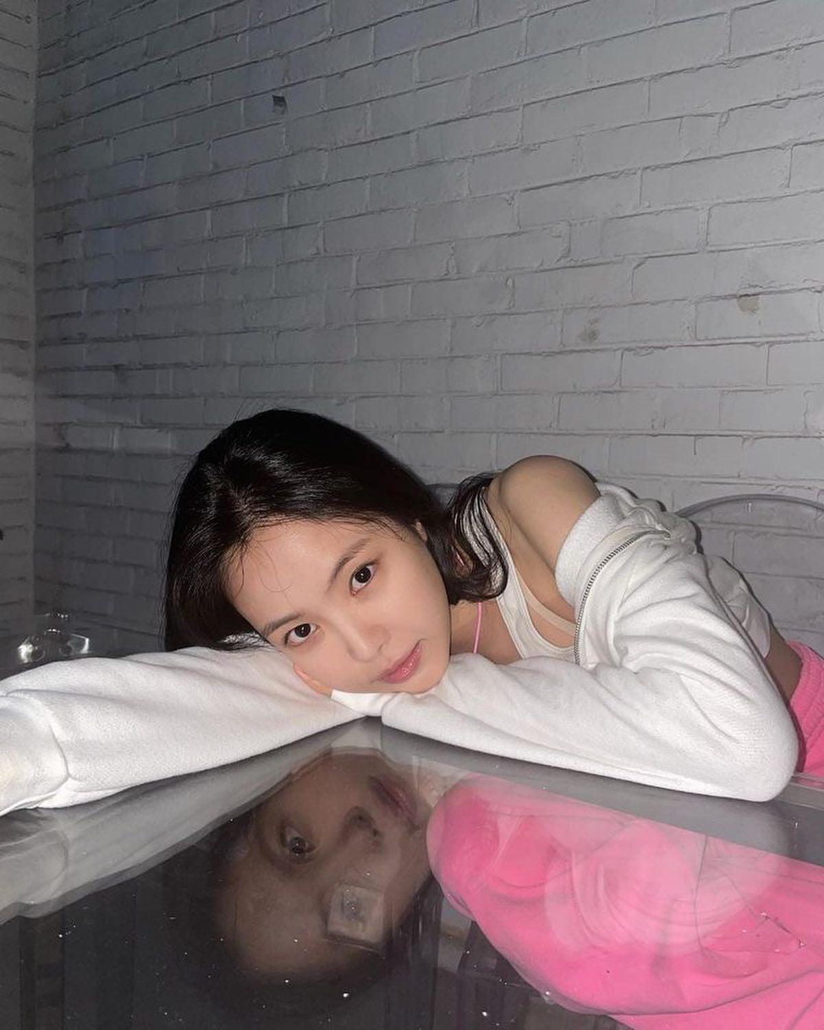 손나은의 드레스에서 츄리닝까지🖤 이미지10