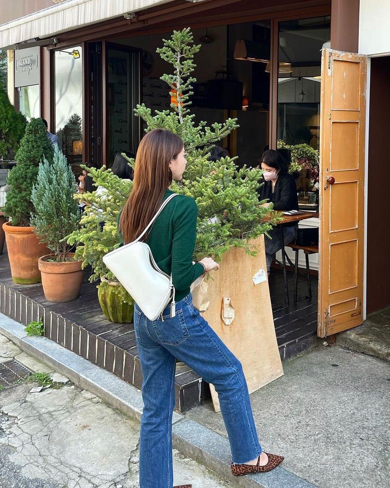 가을 숄더백 코디룩🖤🤍@참고해 이미지9