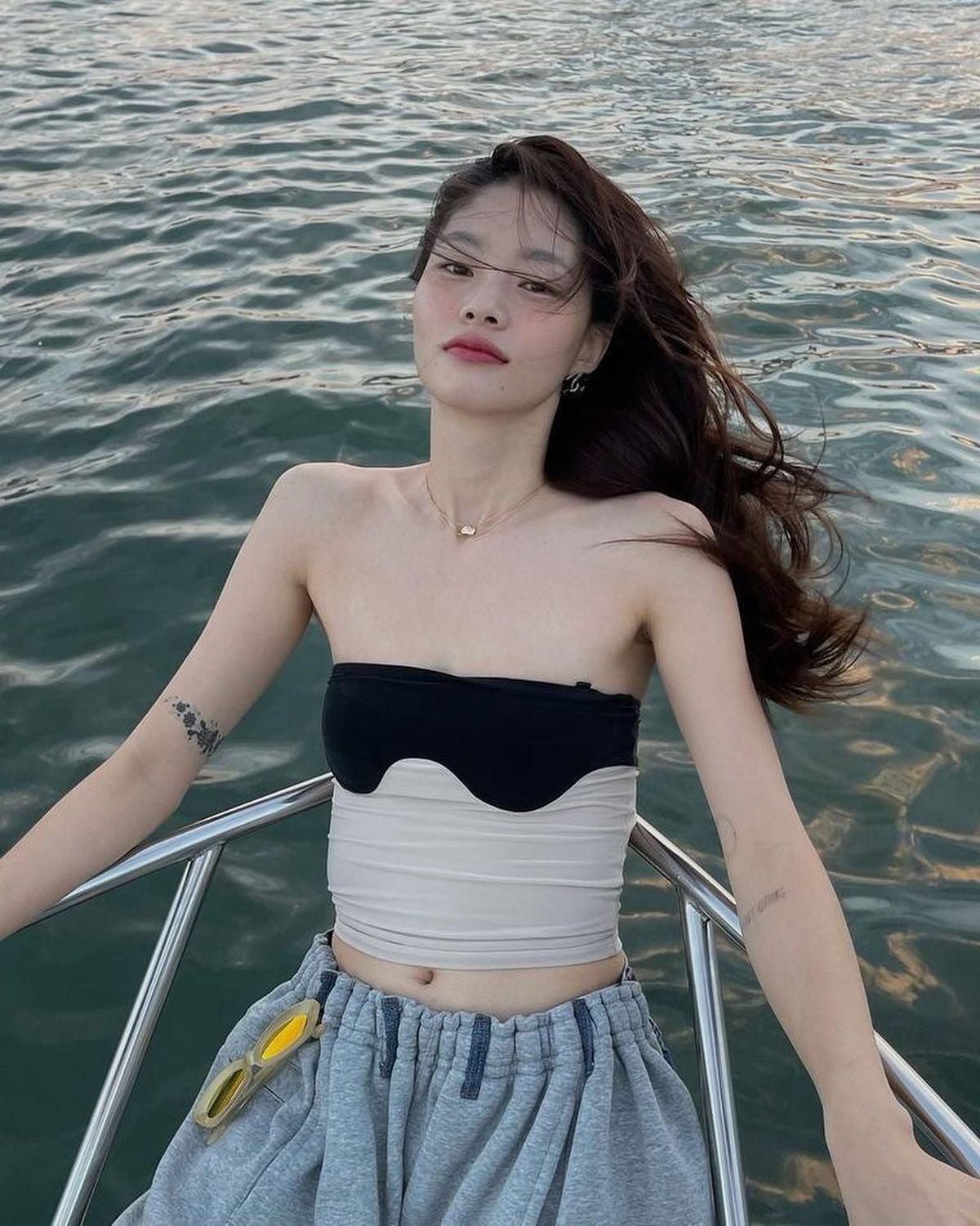 숟가락 내려놓게하는 아현언니🖤 이미지3