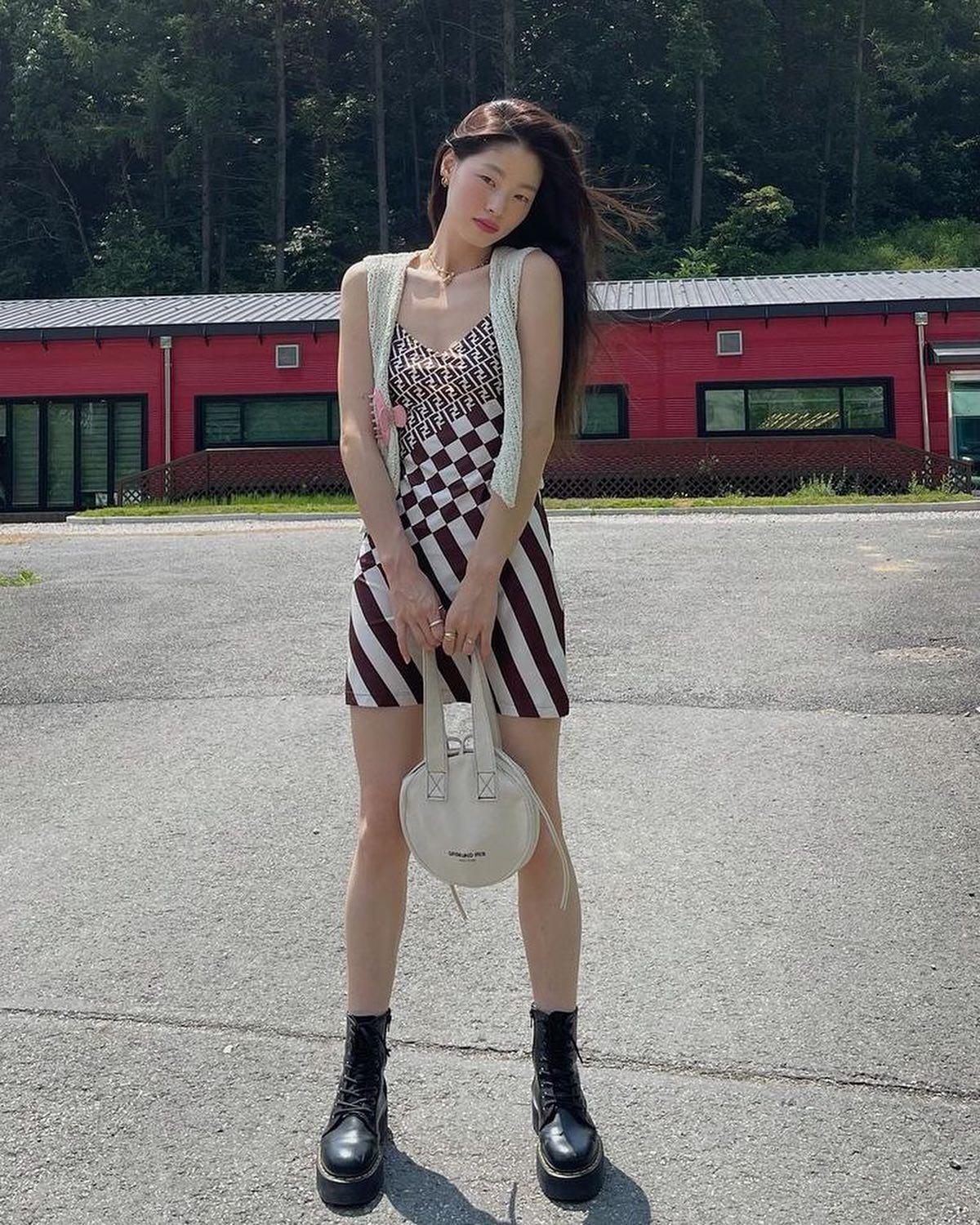 숟가락 내려놓게하는 아현언니🖤 이미지4