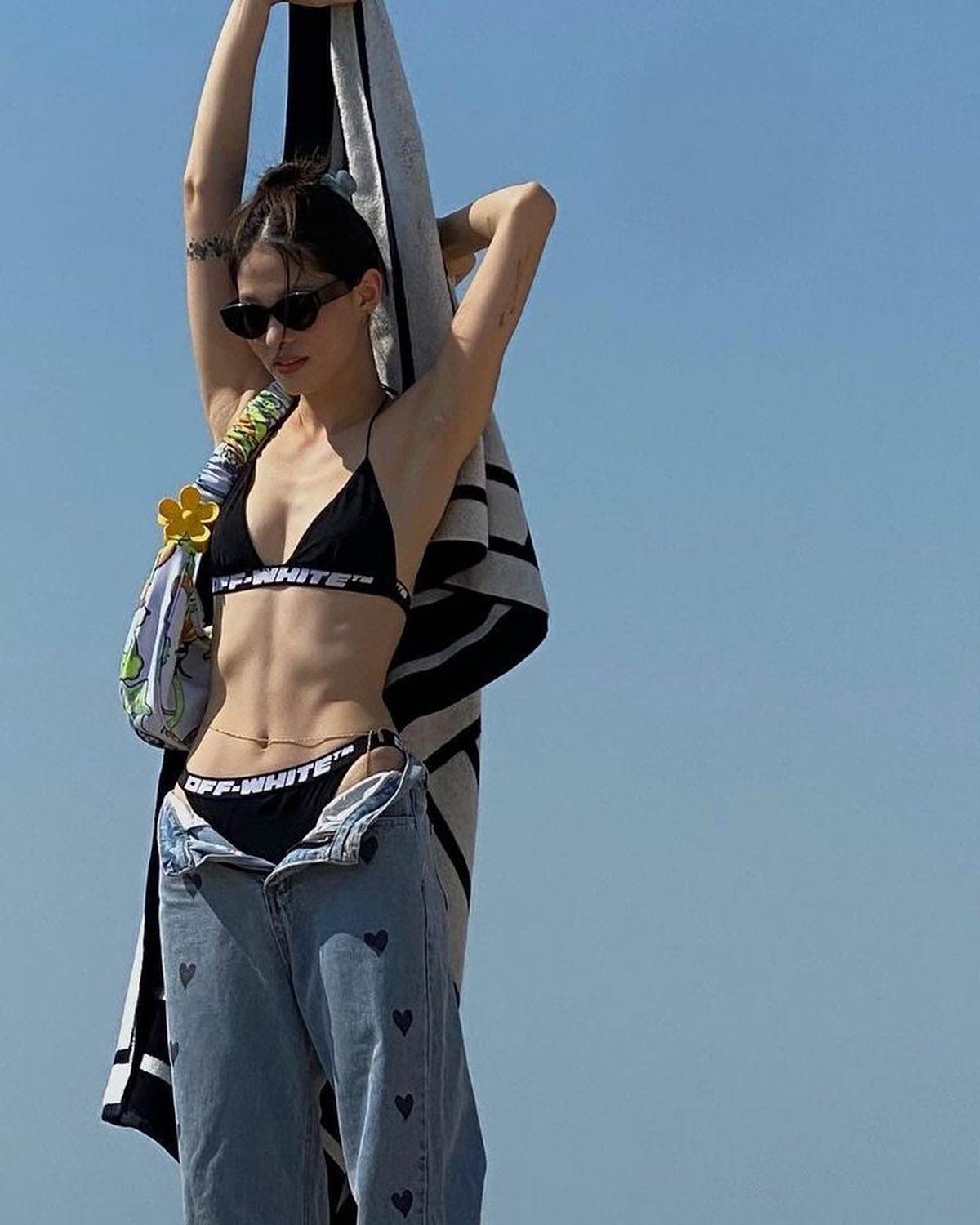 숟가락 내려놓게하는 아현언니🖤 이미지5