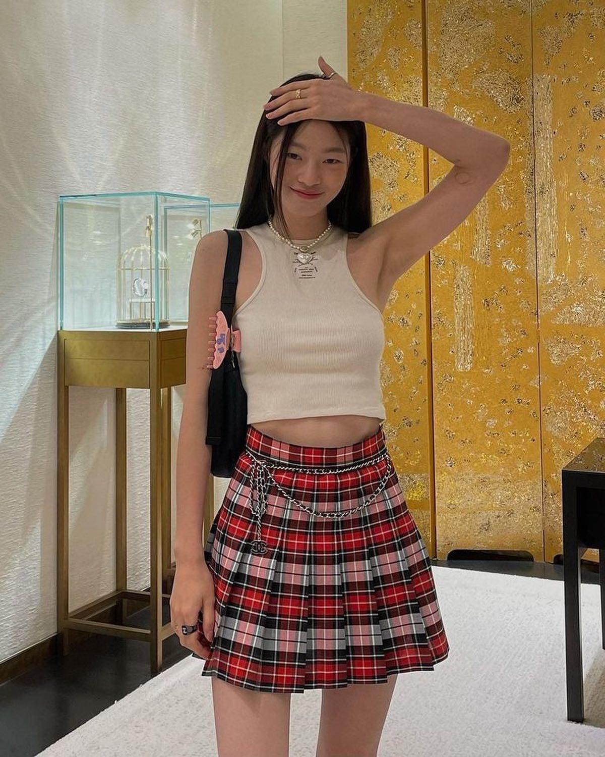 숟가락 내려놓게하는 아현언니🖤 이미지6