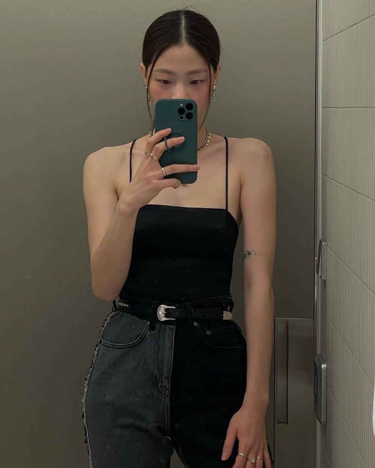 숟가락 내려놓게하는 아현언니🖤 이미지8