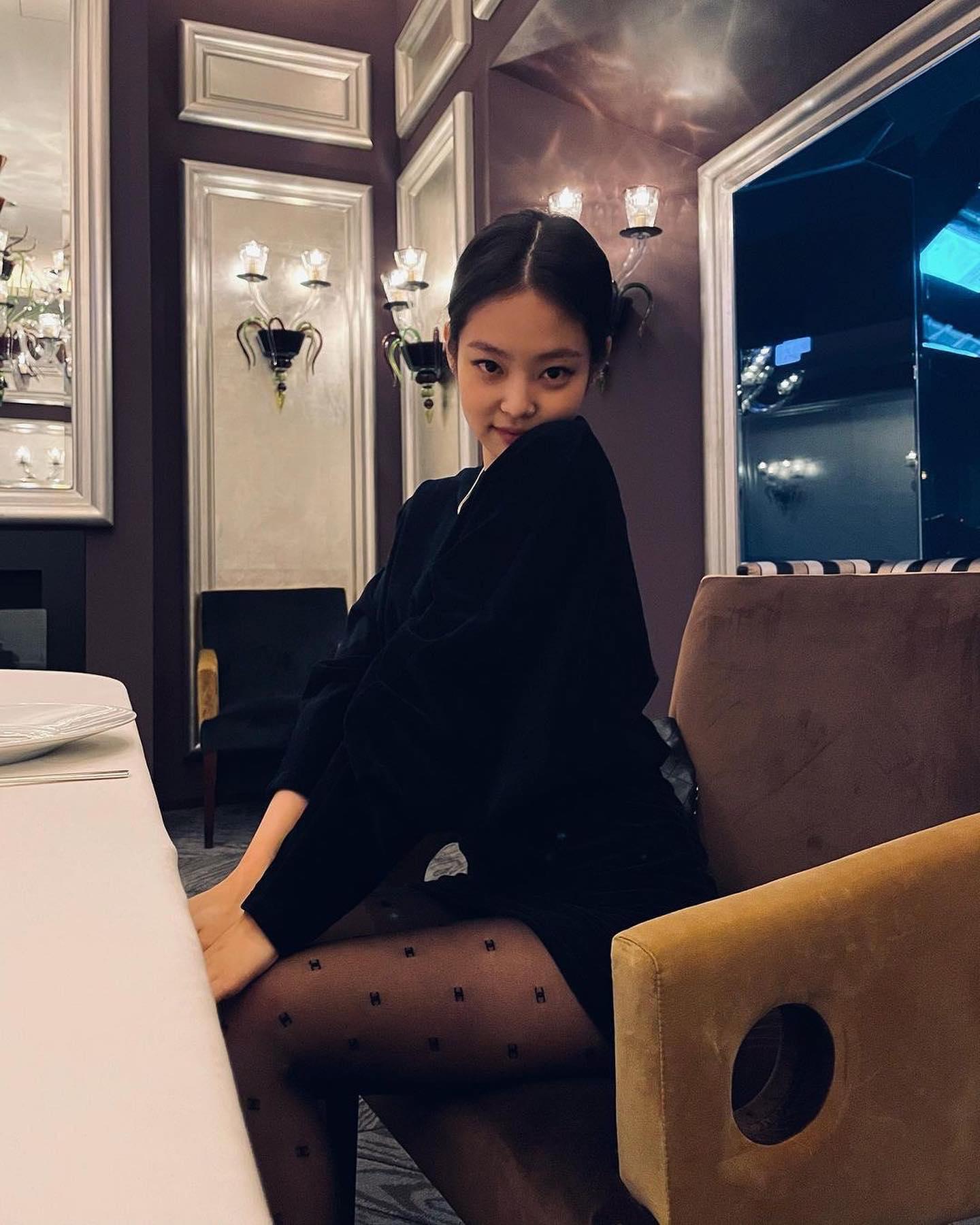 가을에도 참고해야할🖤💖제니룩 이미지