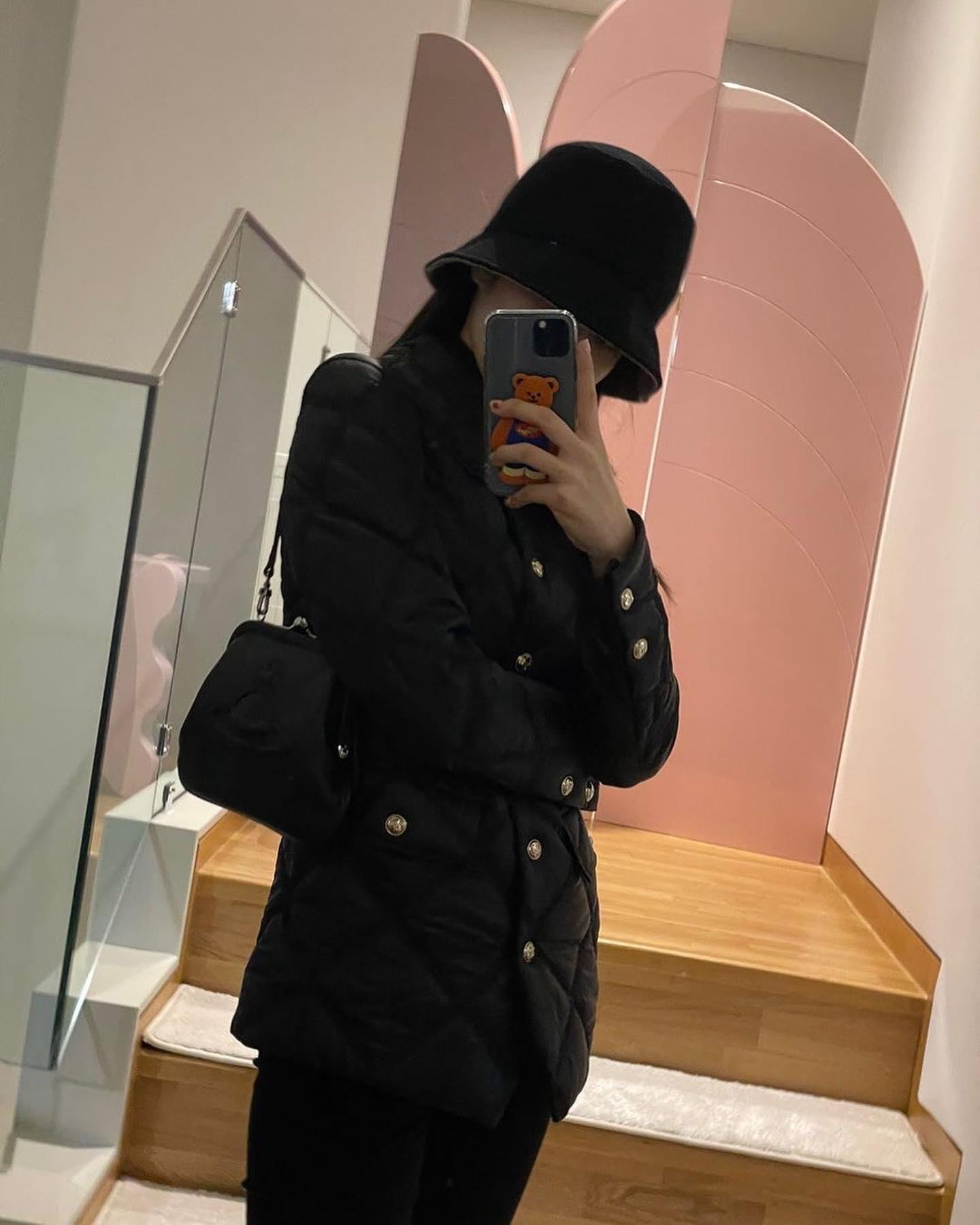 가을에도 참고해야할🖤💖제니룩 이미지4