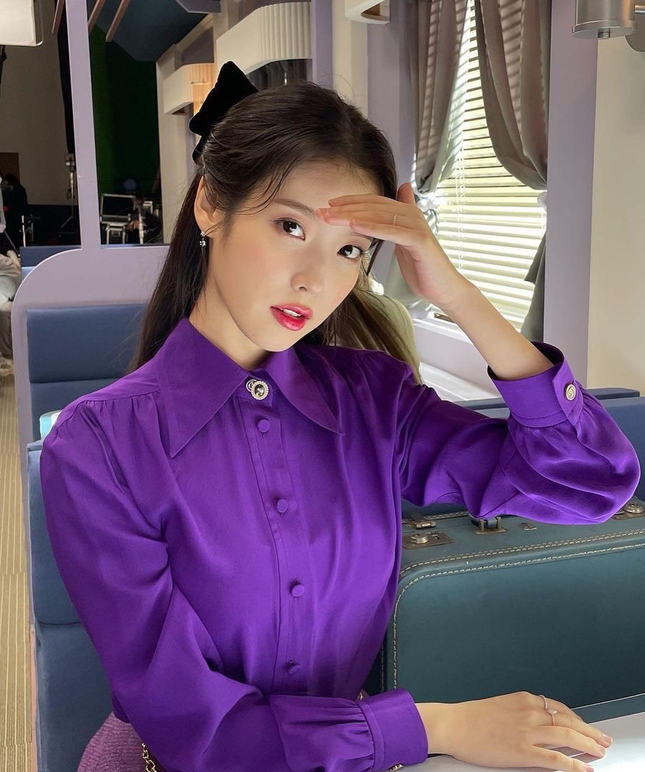 근접샷도 굴욕없는 아이유 무드💜 이미지1