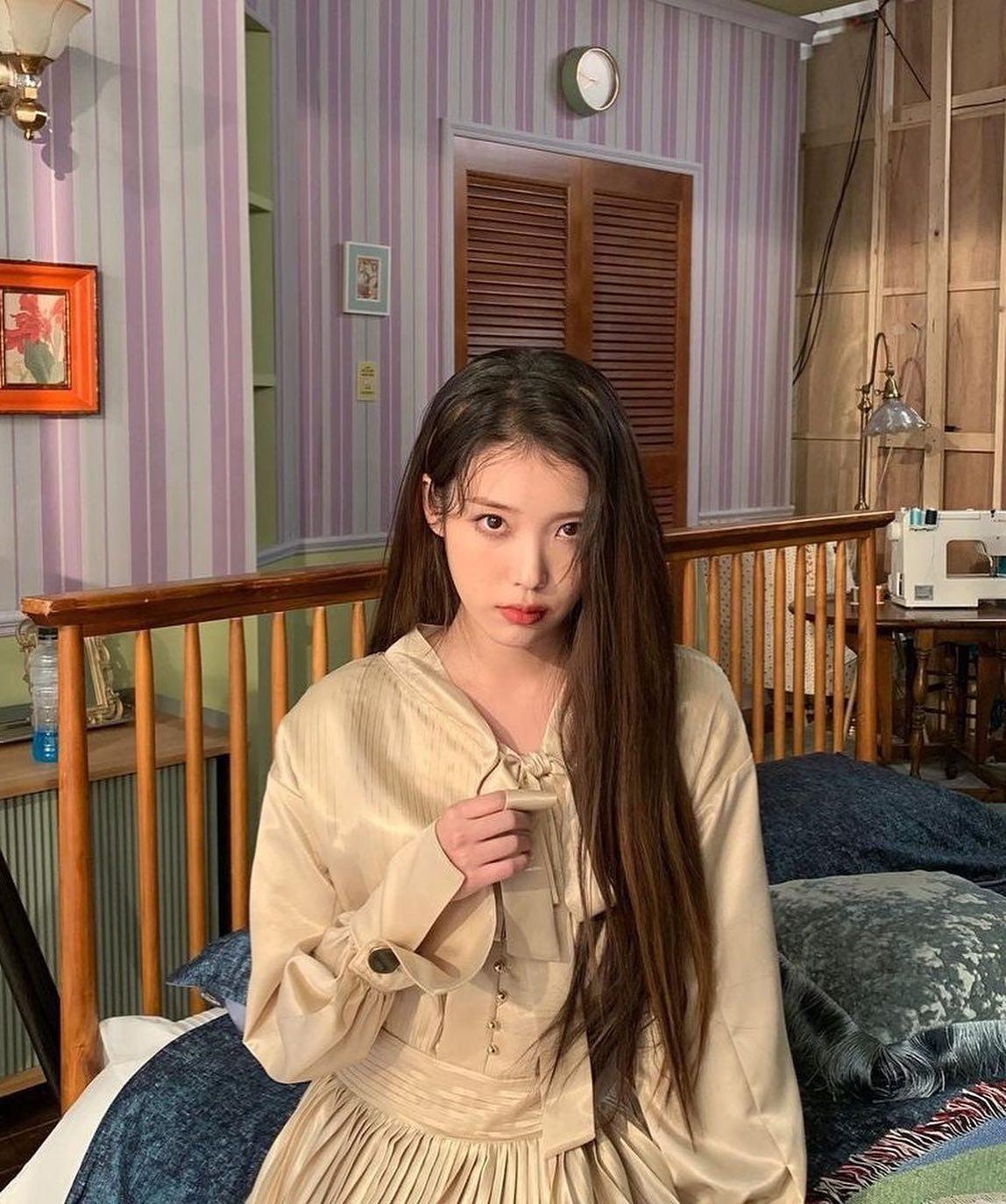 근접샷도 굴욕없는 아이유 무드💜 이미지5