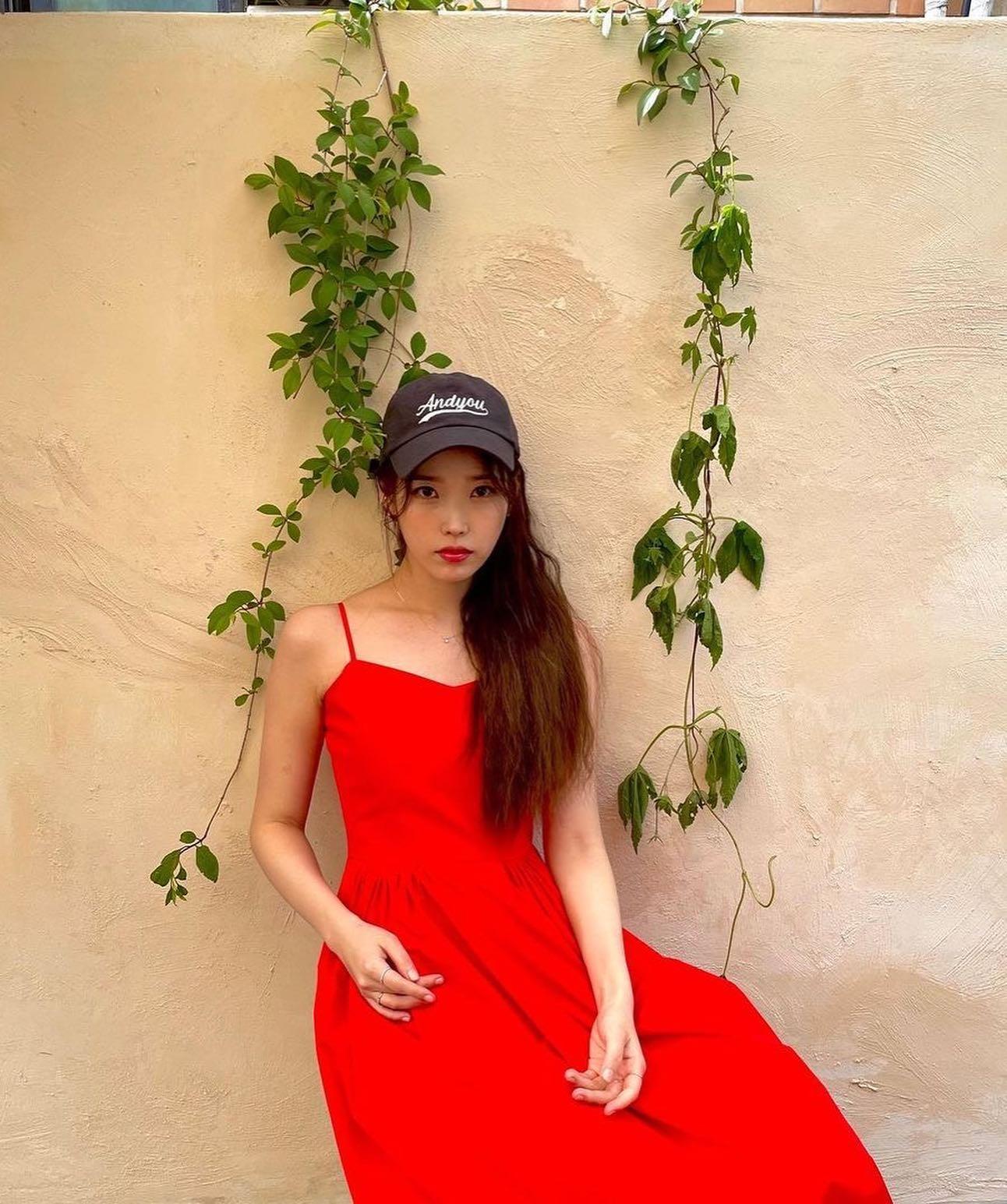 근접샷도 굴욕없는 아이유 무드💜 이미지6