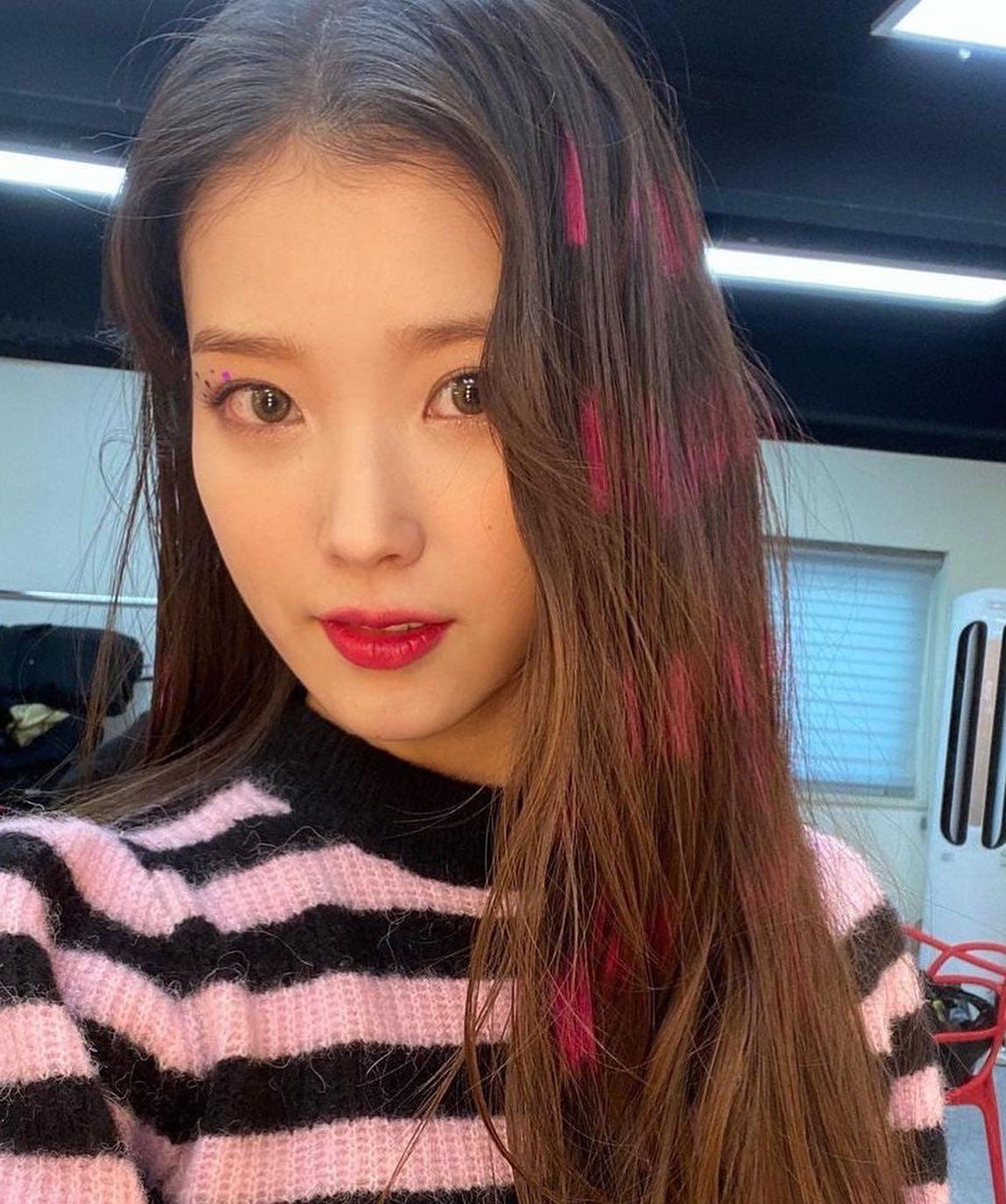 근접샷도 굴욕없는 아이유 무드💜 이미지7