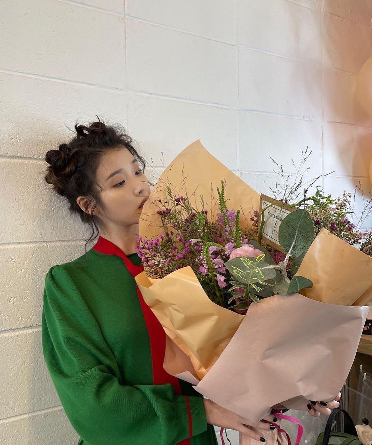 근접샷도 굴욕없는 아이유 무드💜 이미지8