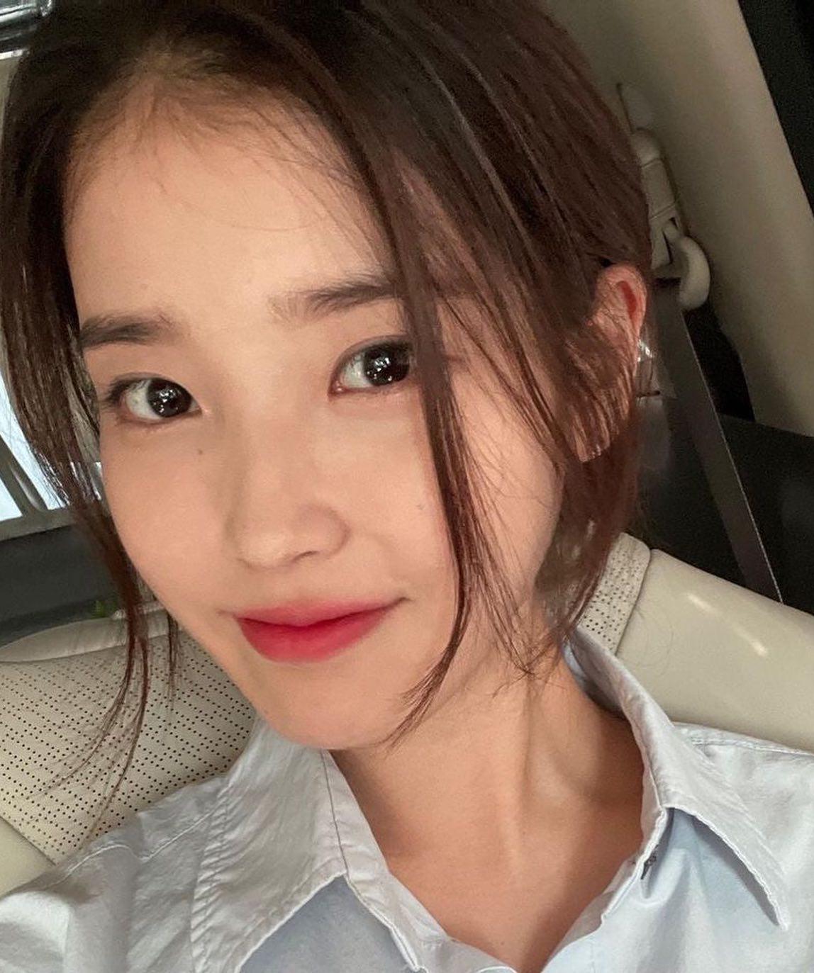 근접샷도 굴욕없는 아이유 무드💜 이미지10