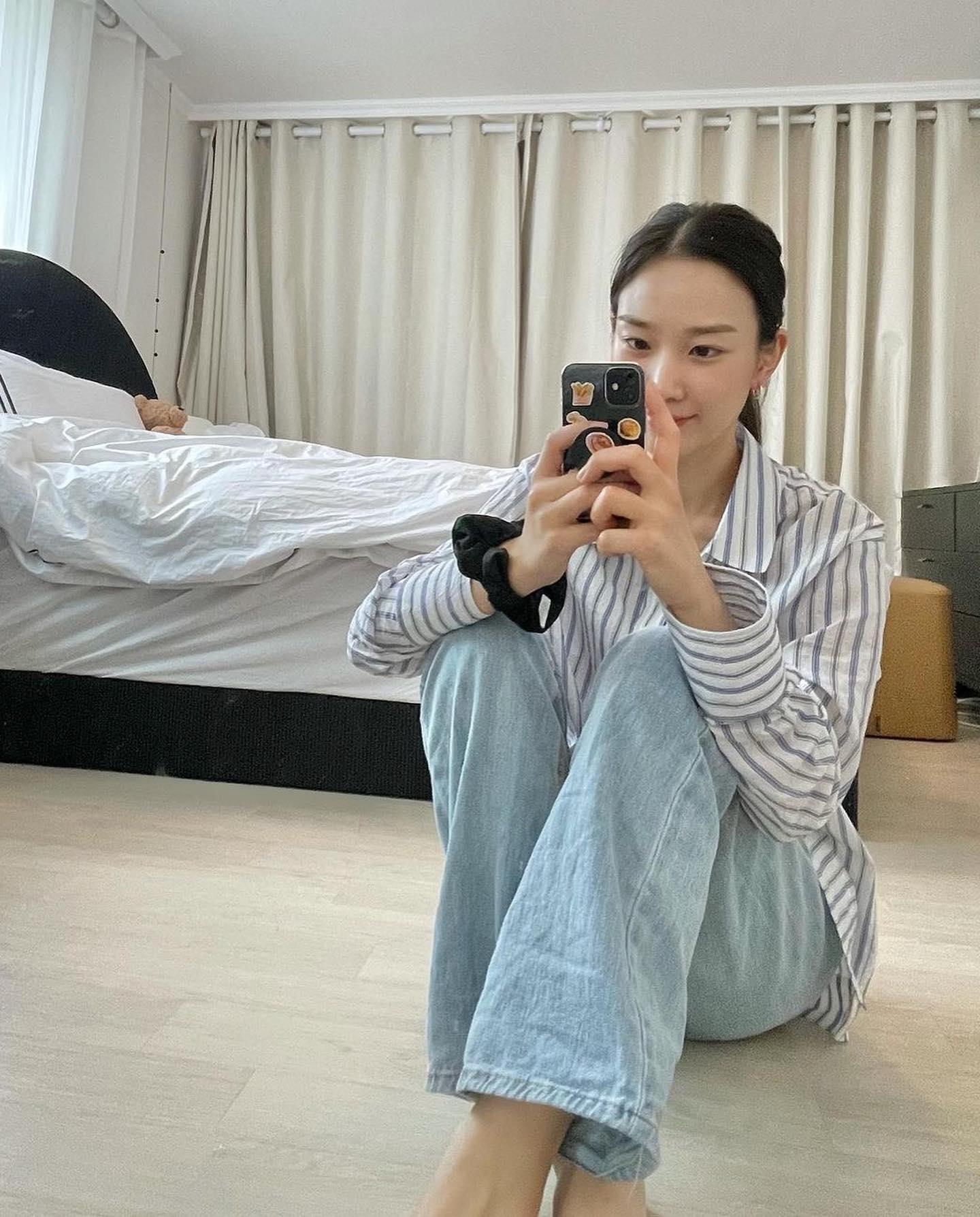 청순함 가득 장희령 무드🤍🖤 이미지5