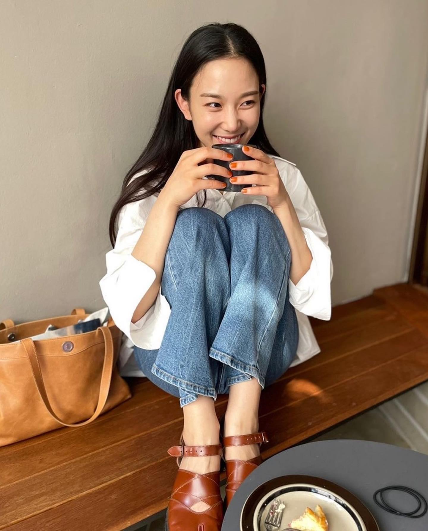 청순함 가득 장희령 무드🤍🖤 이미지6